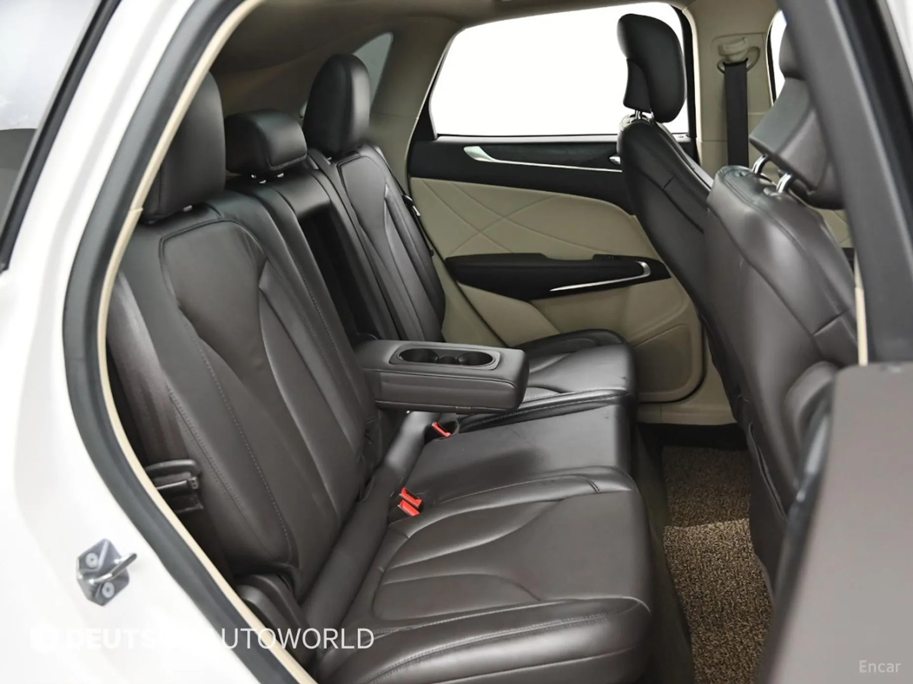 Lincoln MKC превью 12