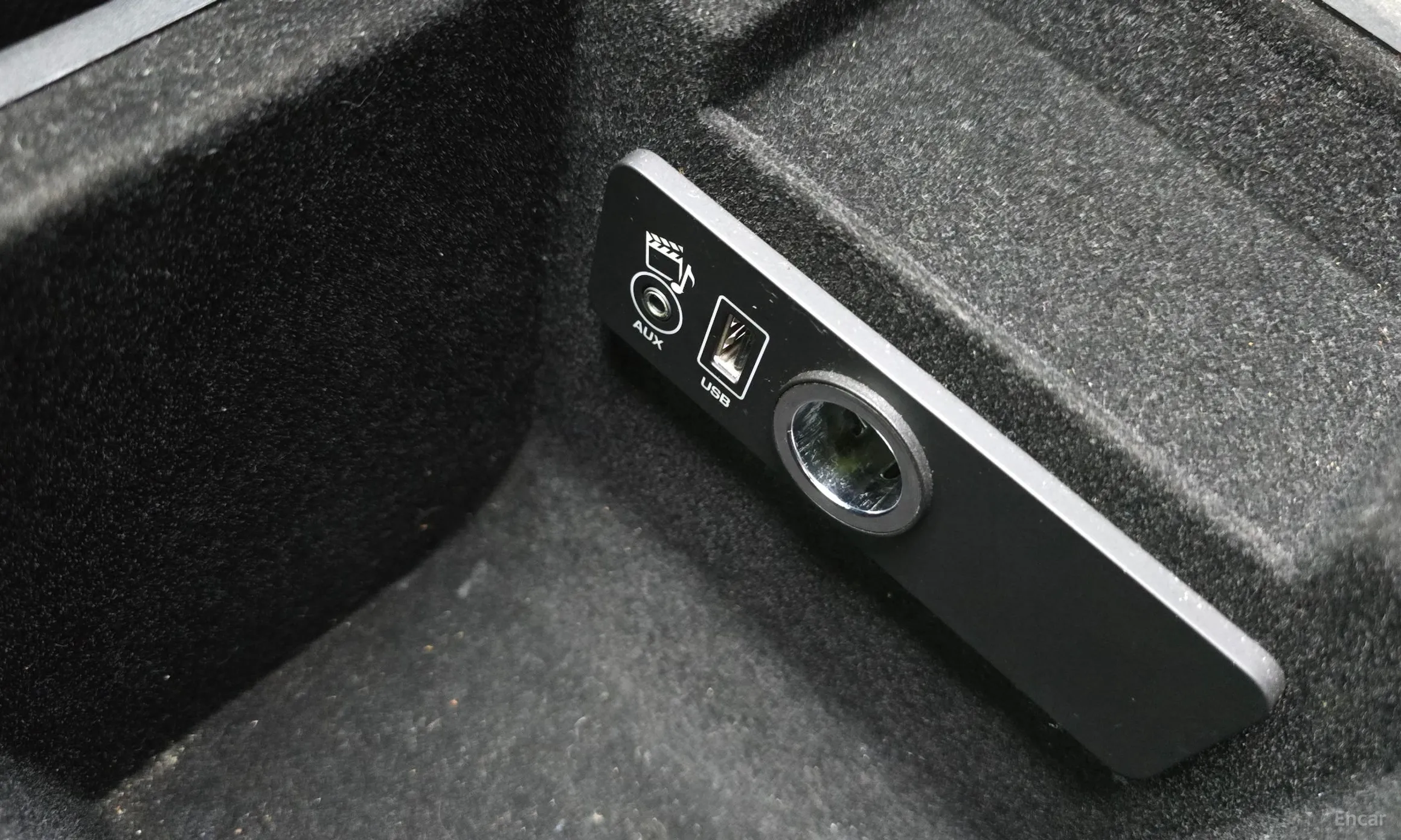 Jaguar XE превью 13
