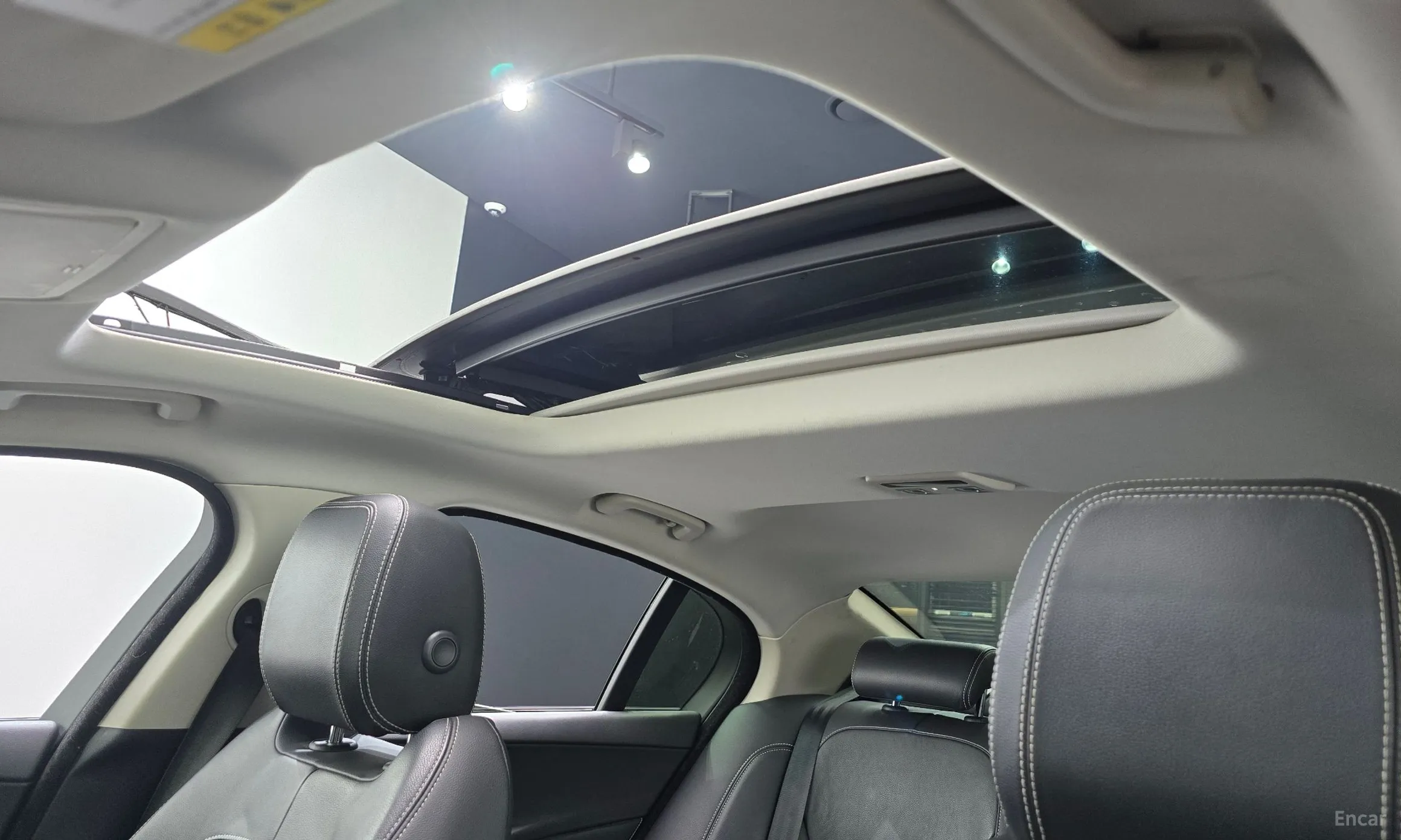 Jaguar XE превью 18