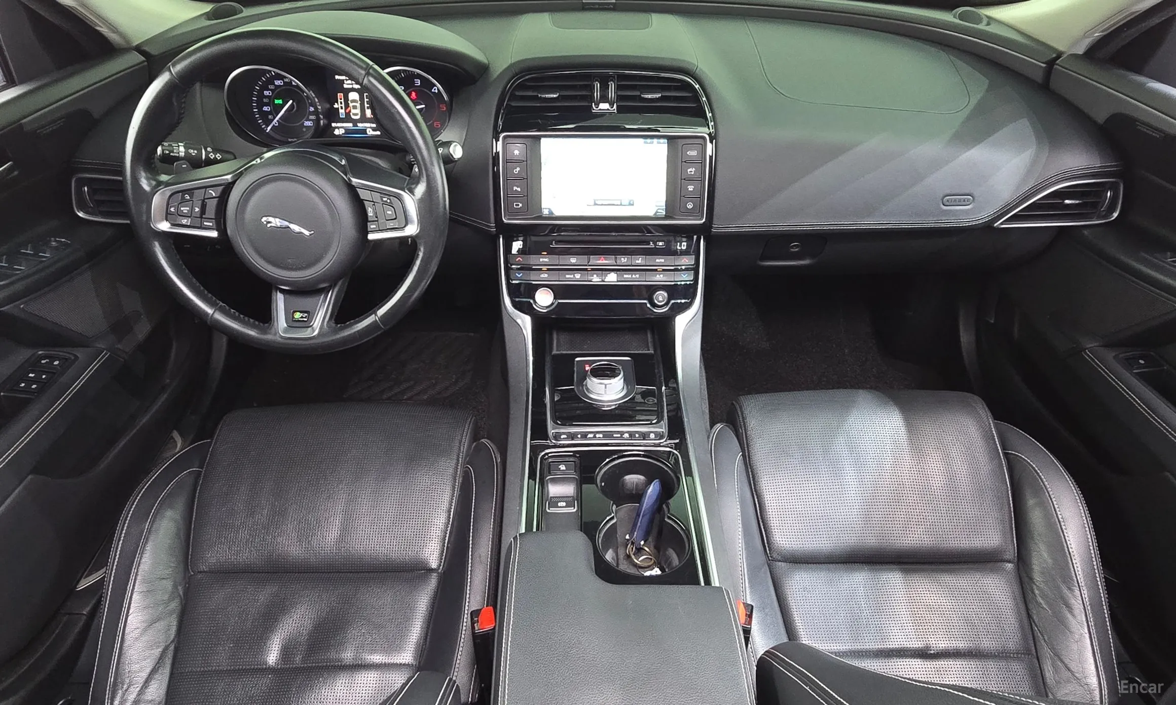 Jaguar XE превью 7