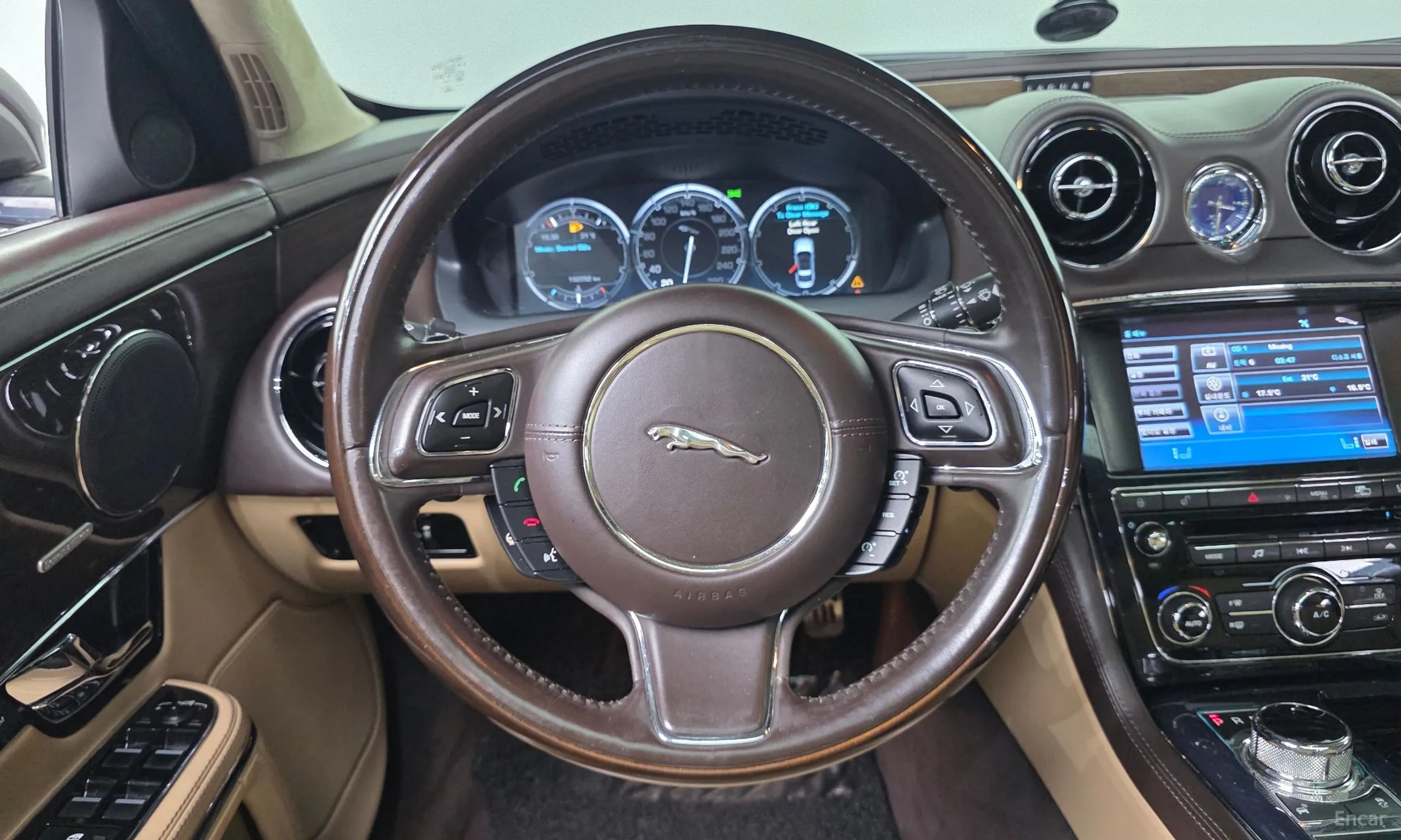 Jaguar All New XJ превью 12