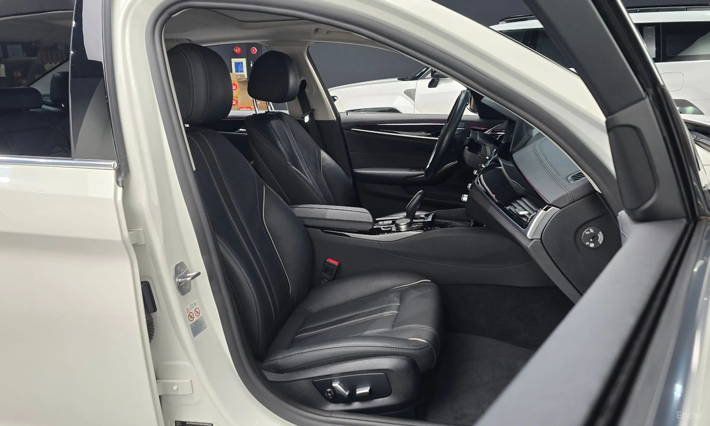BMW 5 Series (G30) превью 10