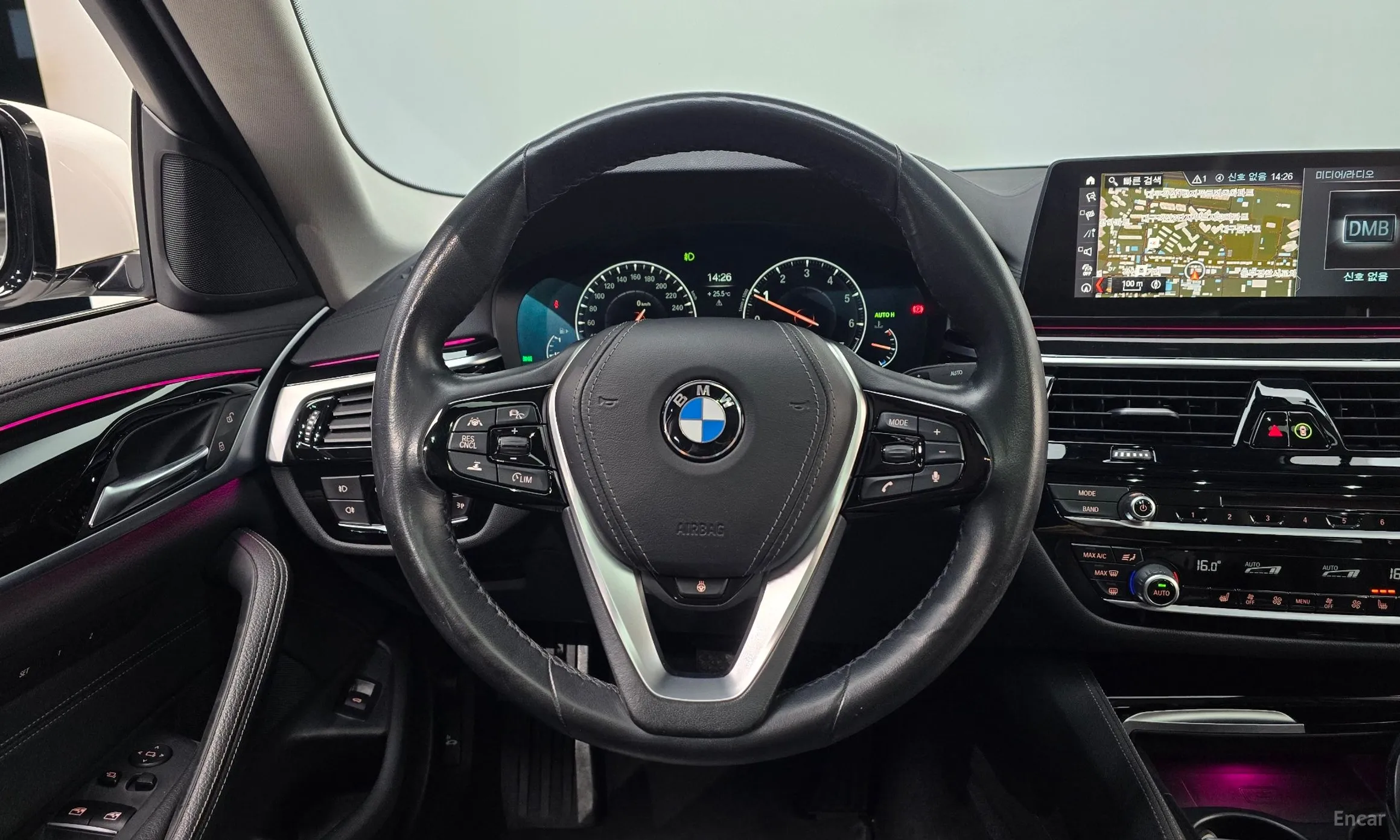 BMW 5 Series (G30) превью 13