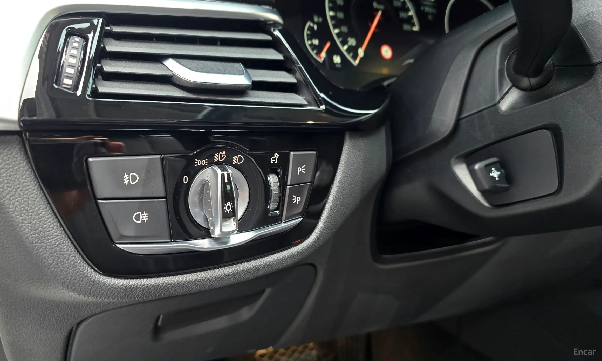 BMW 5 Series (G30) превью 14