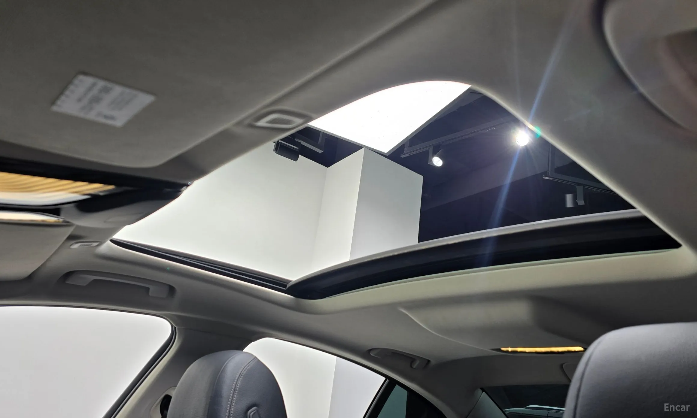 BMW 5 Series (G30) превью 17