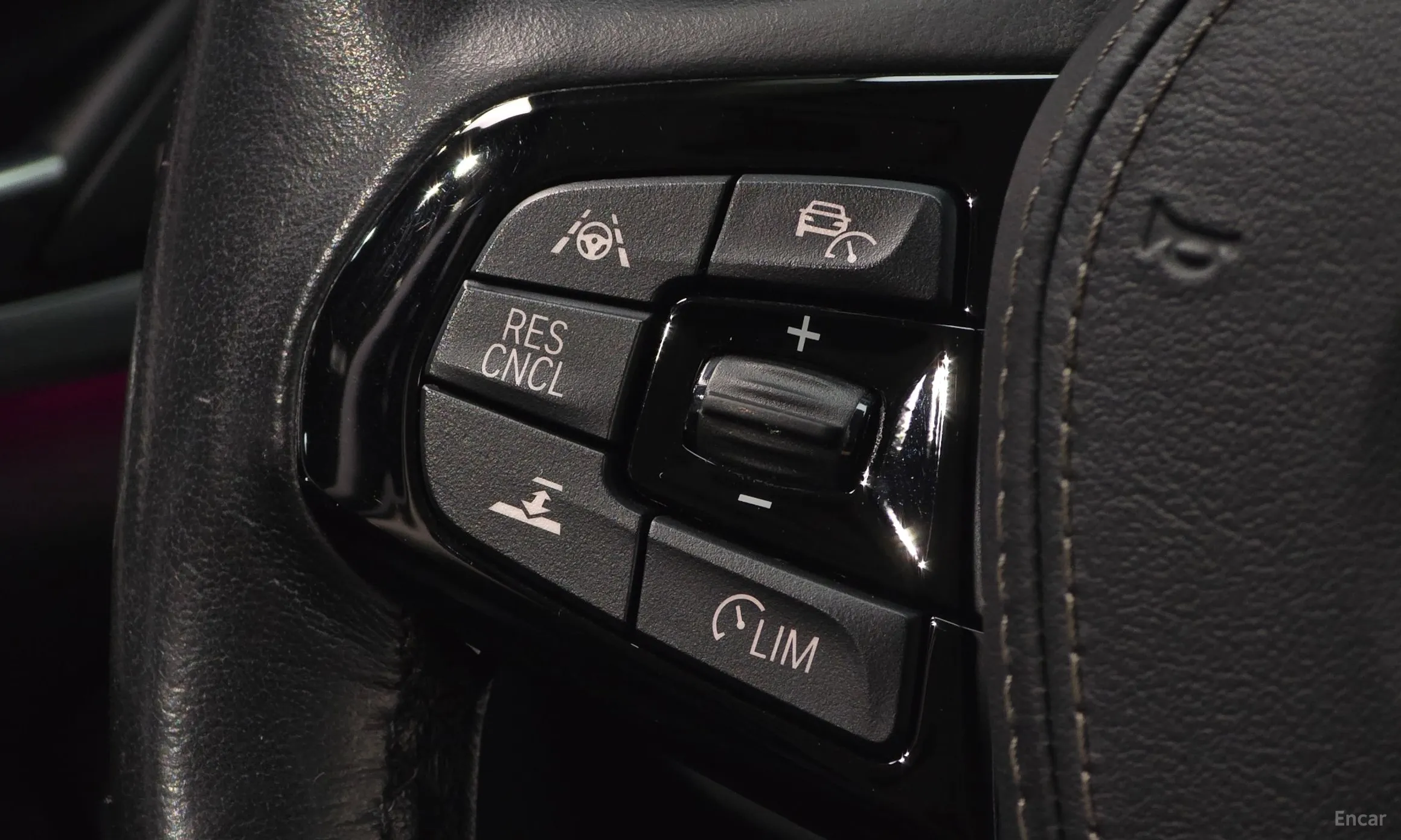 BMW 5 Series (G30) превью 18