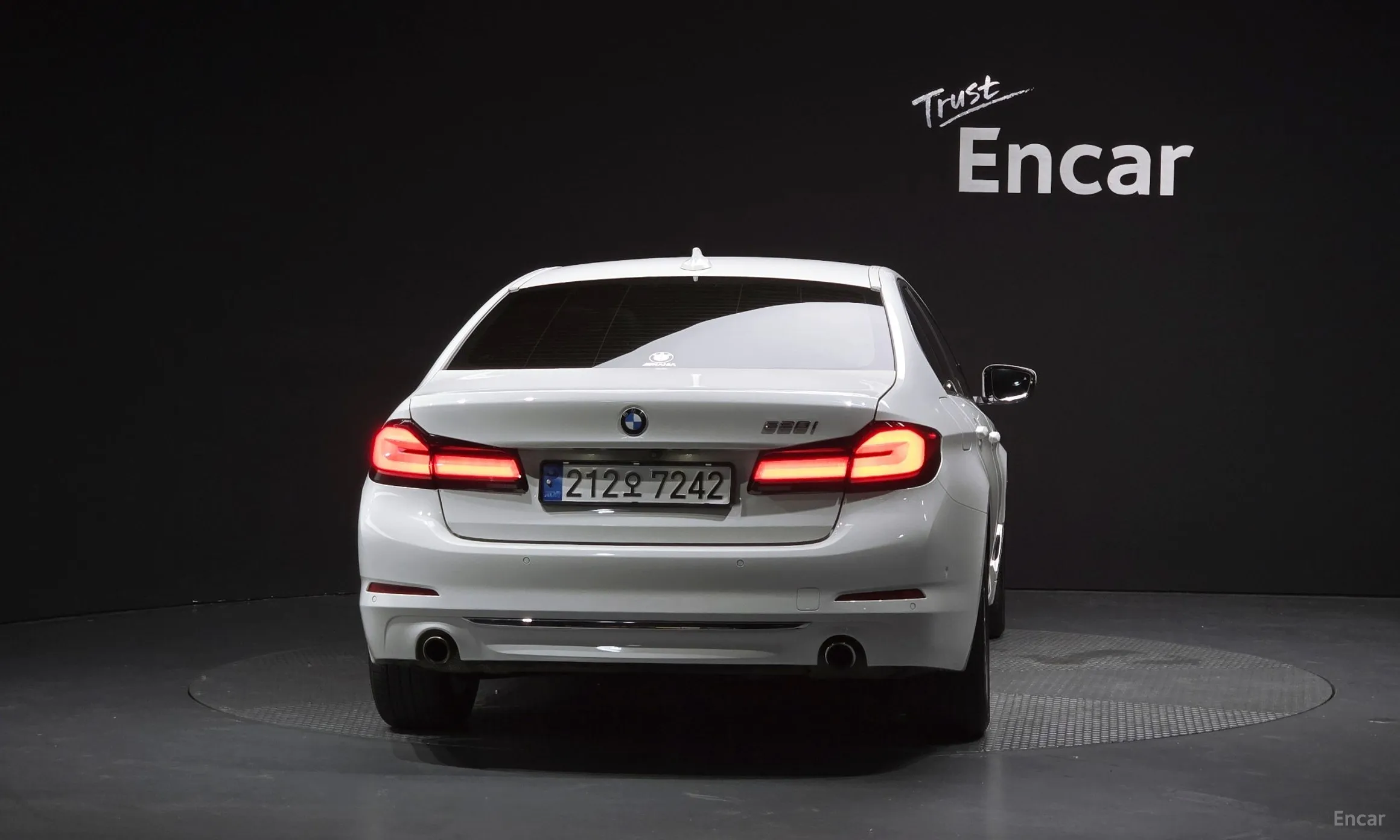 BMW 5 Series (G30) превью 4