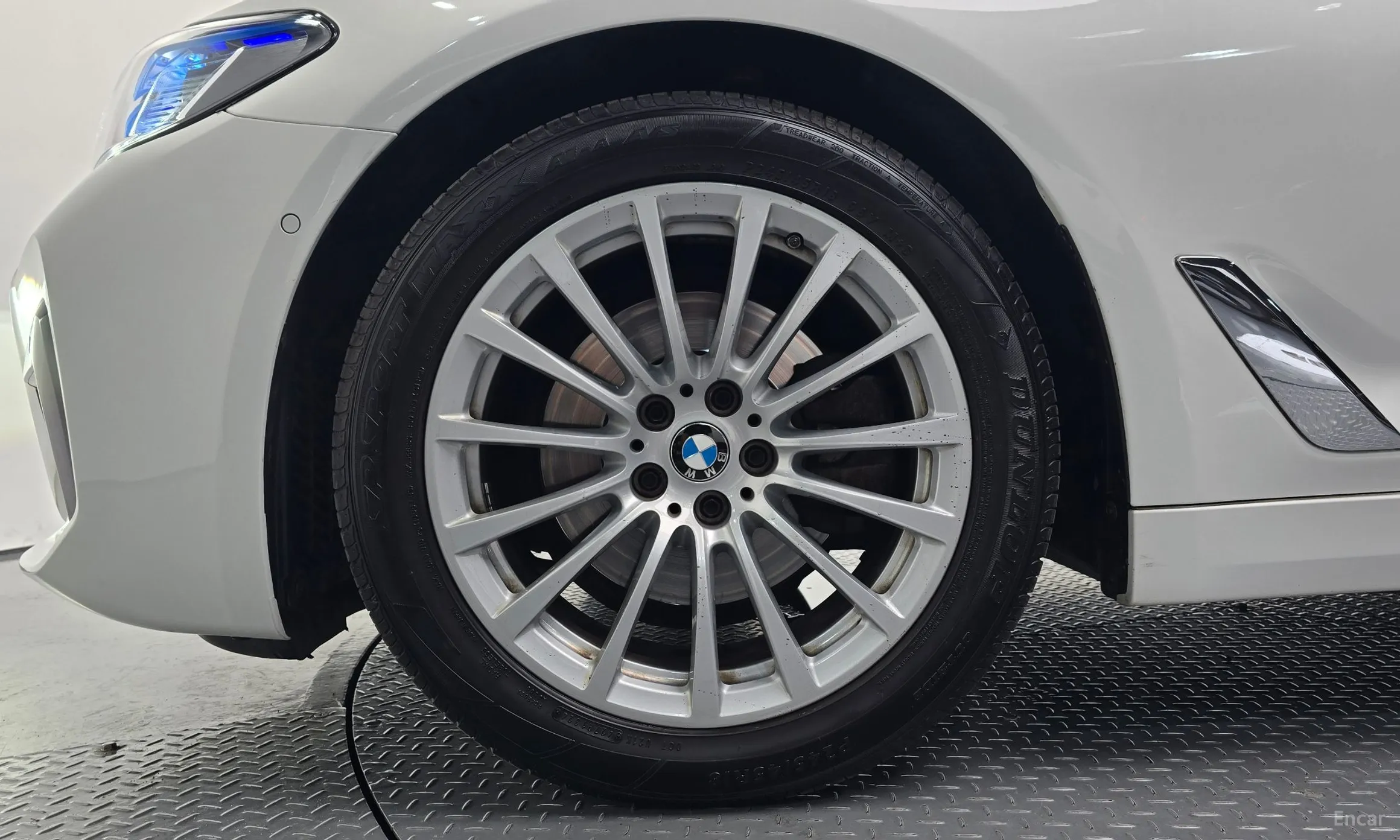 BMW 5 Series (G30) превью 5