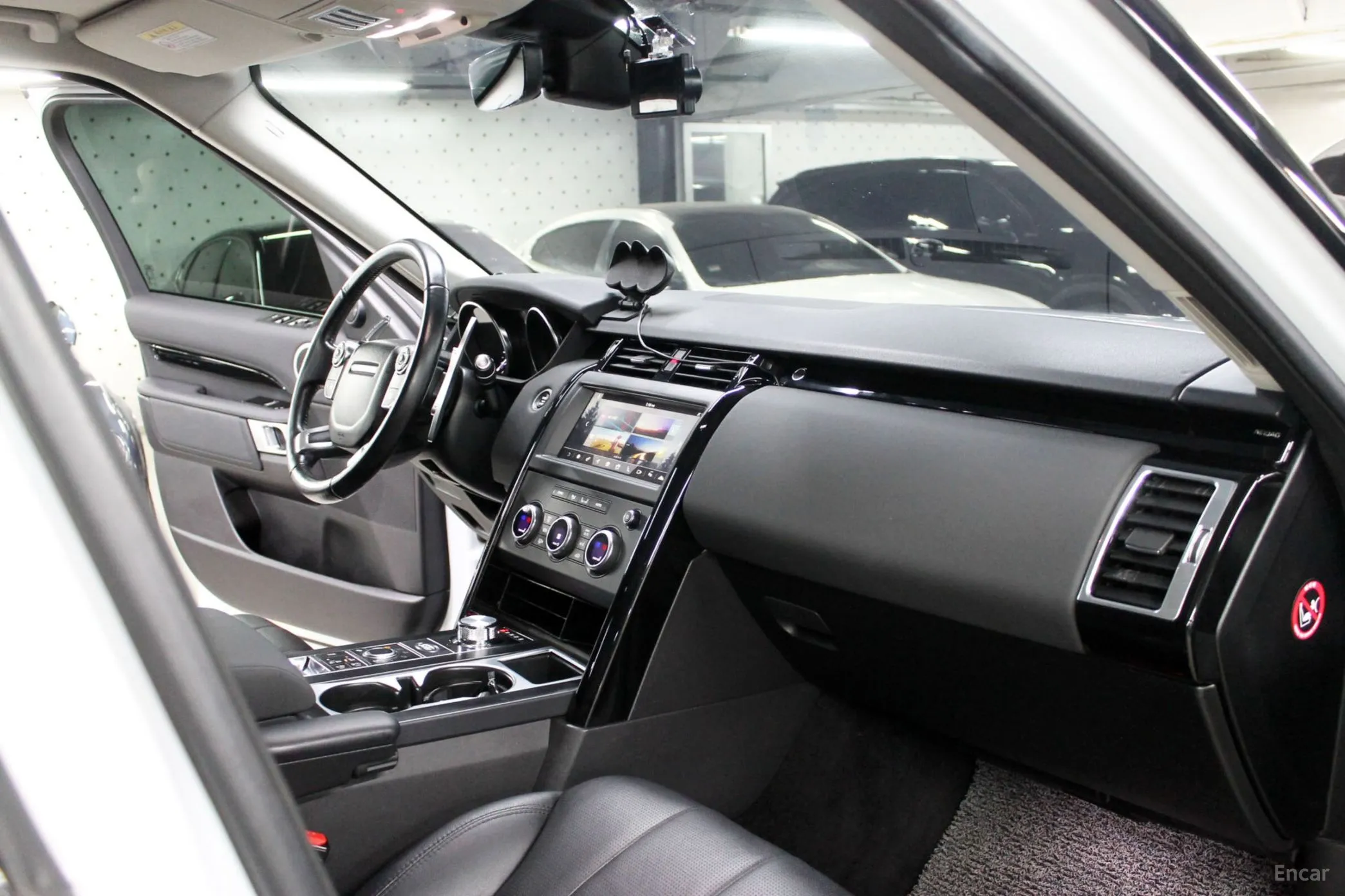 Land Rover Discovery 5 превью 10