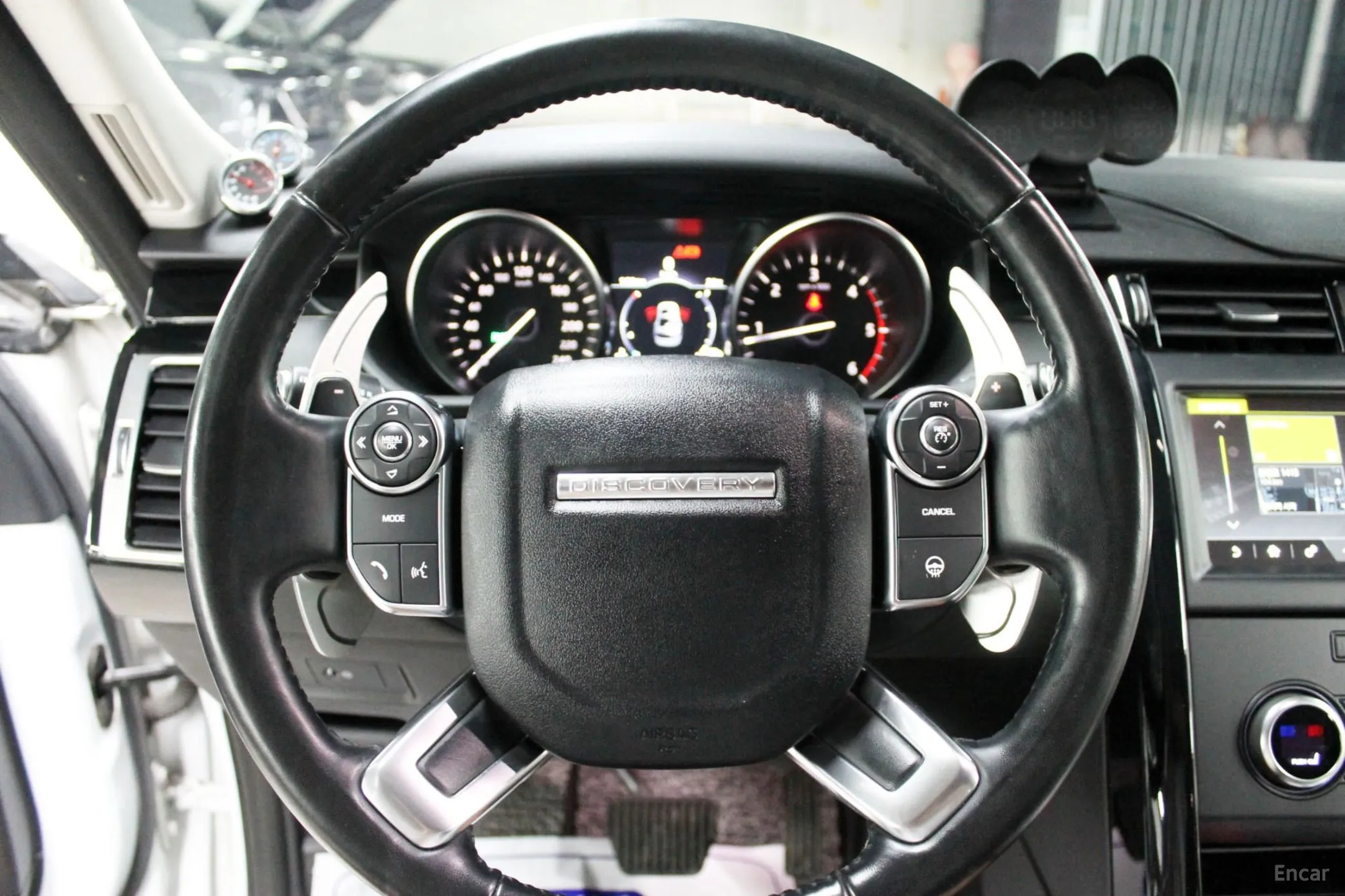 Land Rover Discovery 5 превью 12