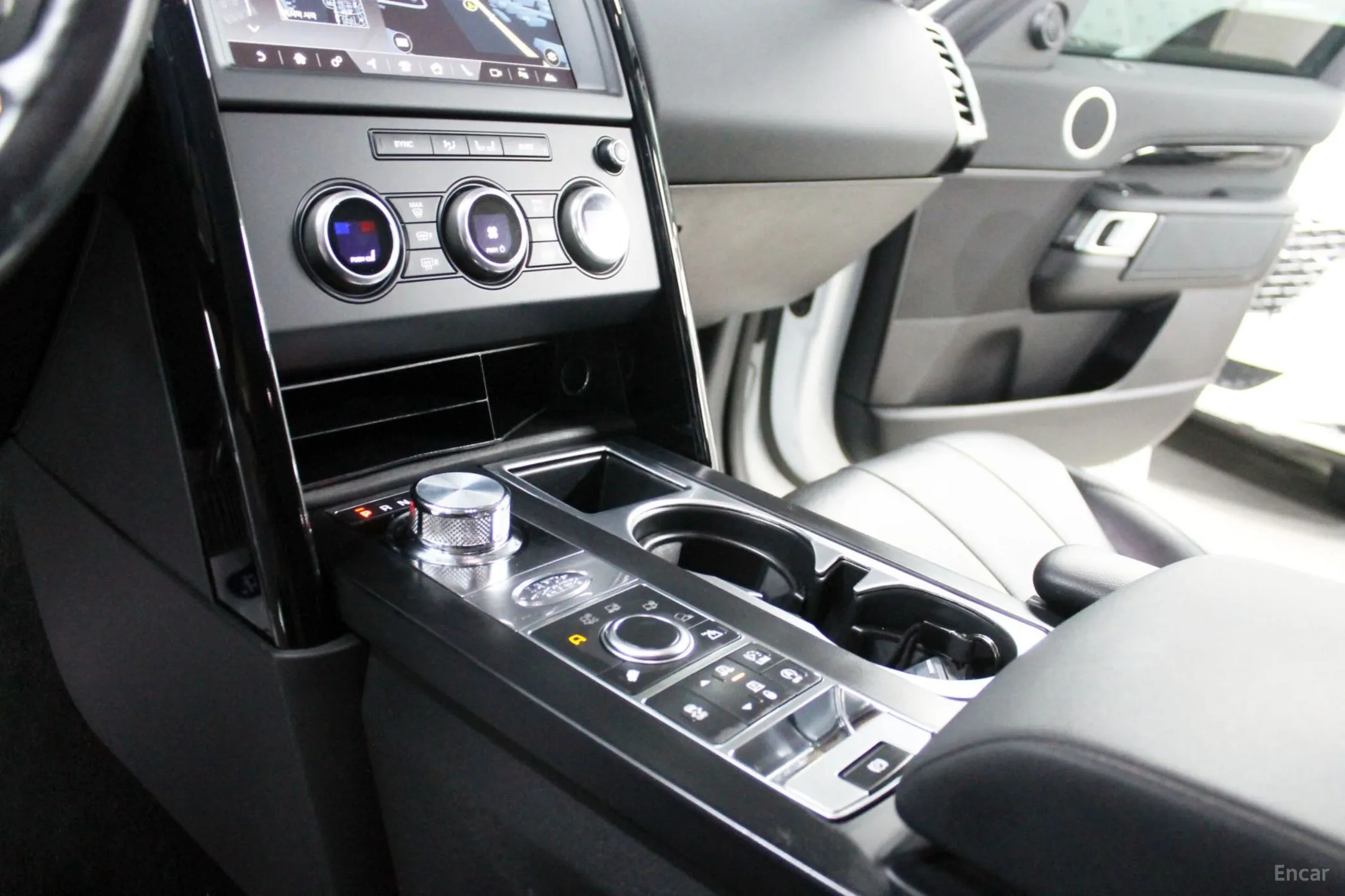 Land Rover Discovery 5 превью 15