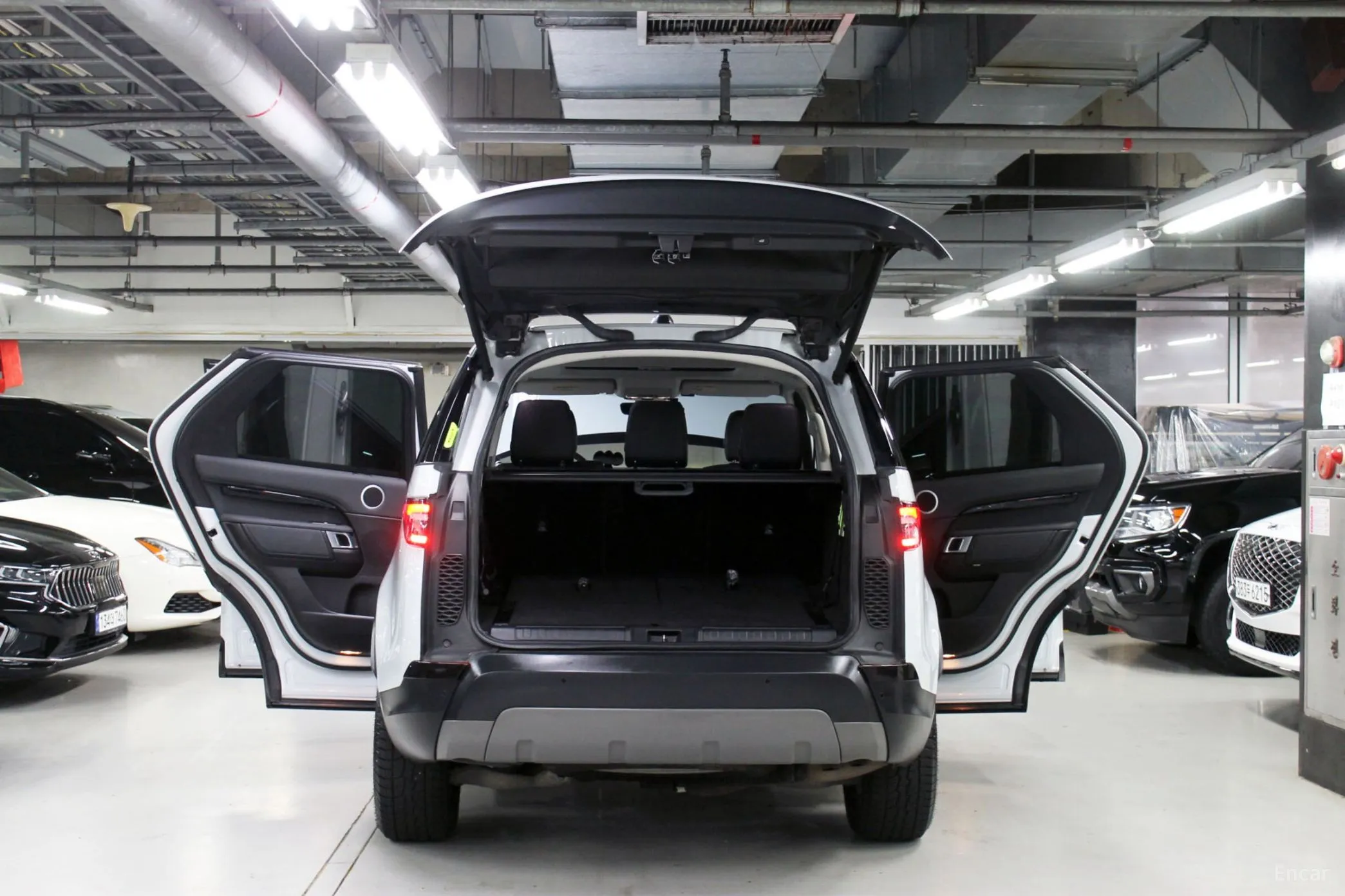 Land Rover Discovery 5 превью 19