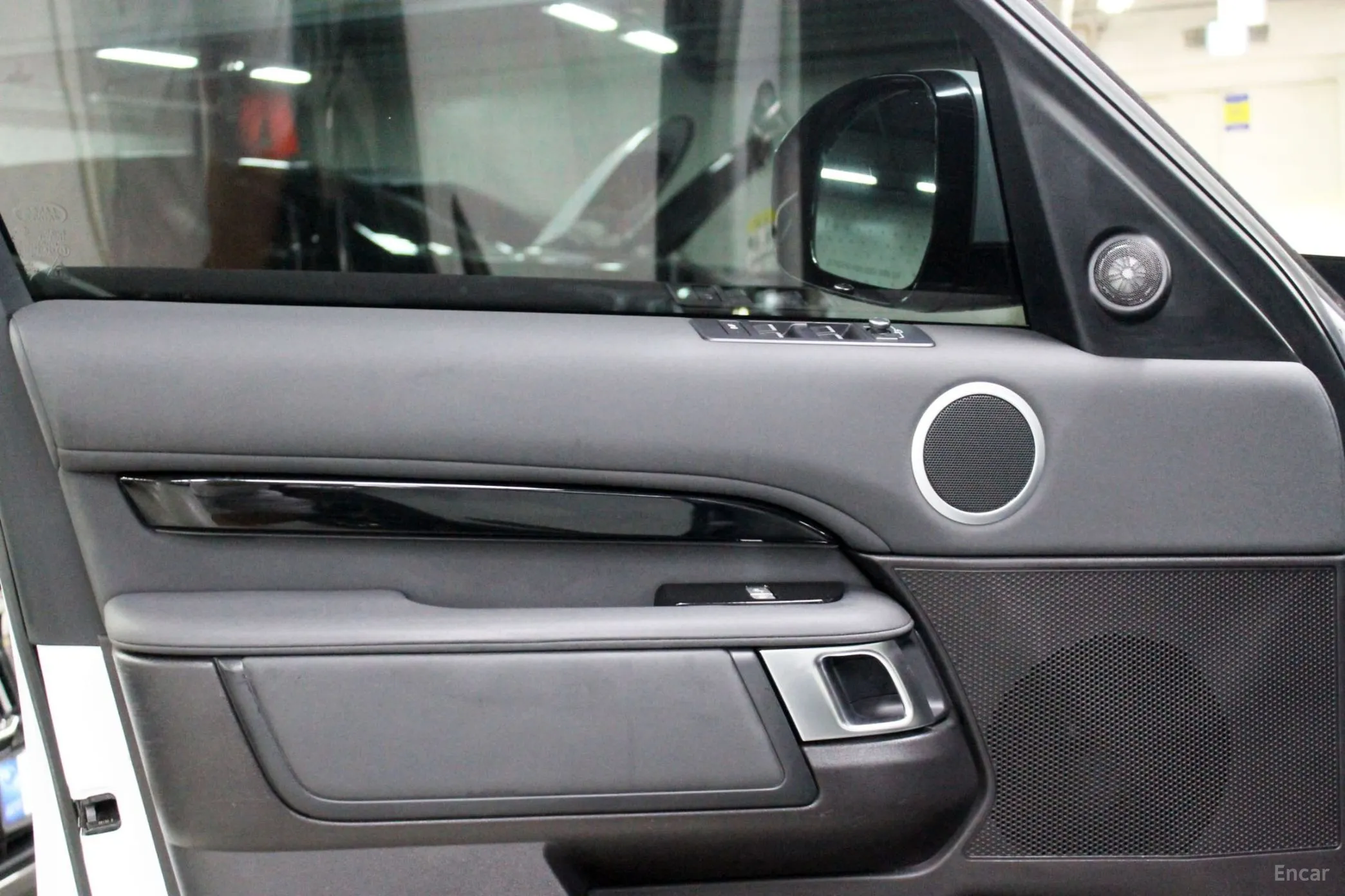 Land Rover Discovery 5 превью 7