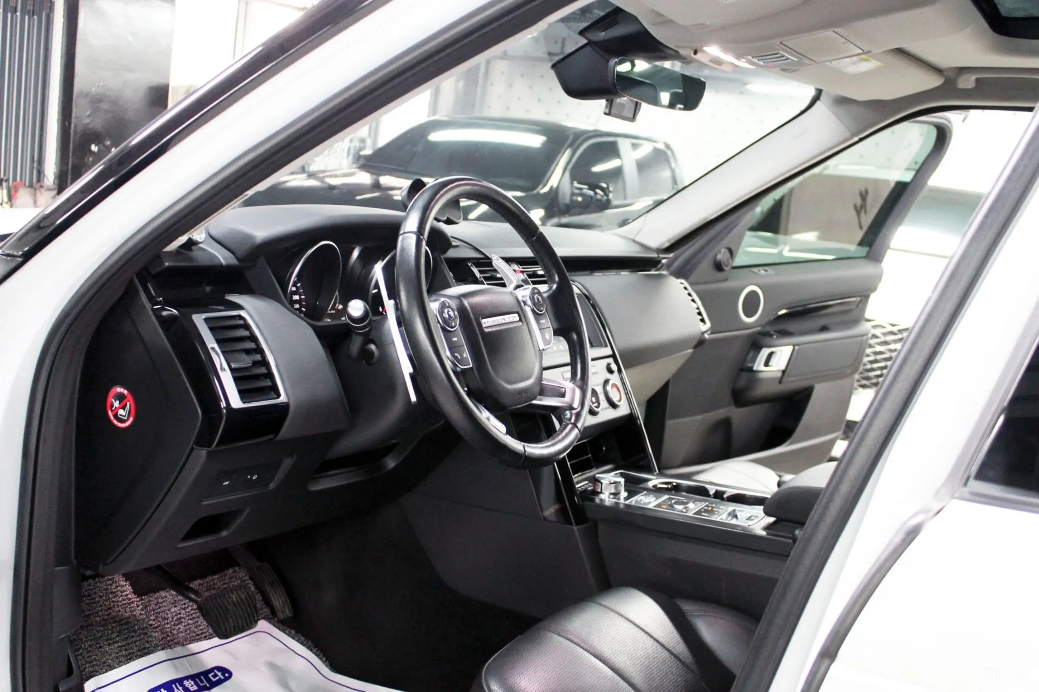 Land Rover Discovery 5 превью 8