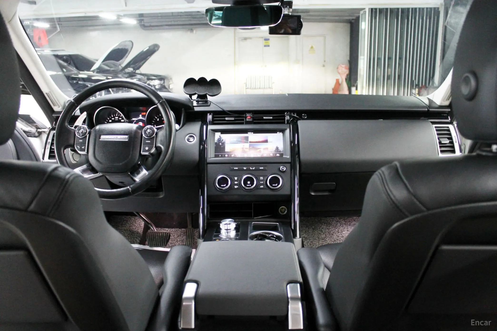 Land Rover Discovery 5 превью 9