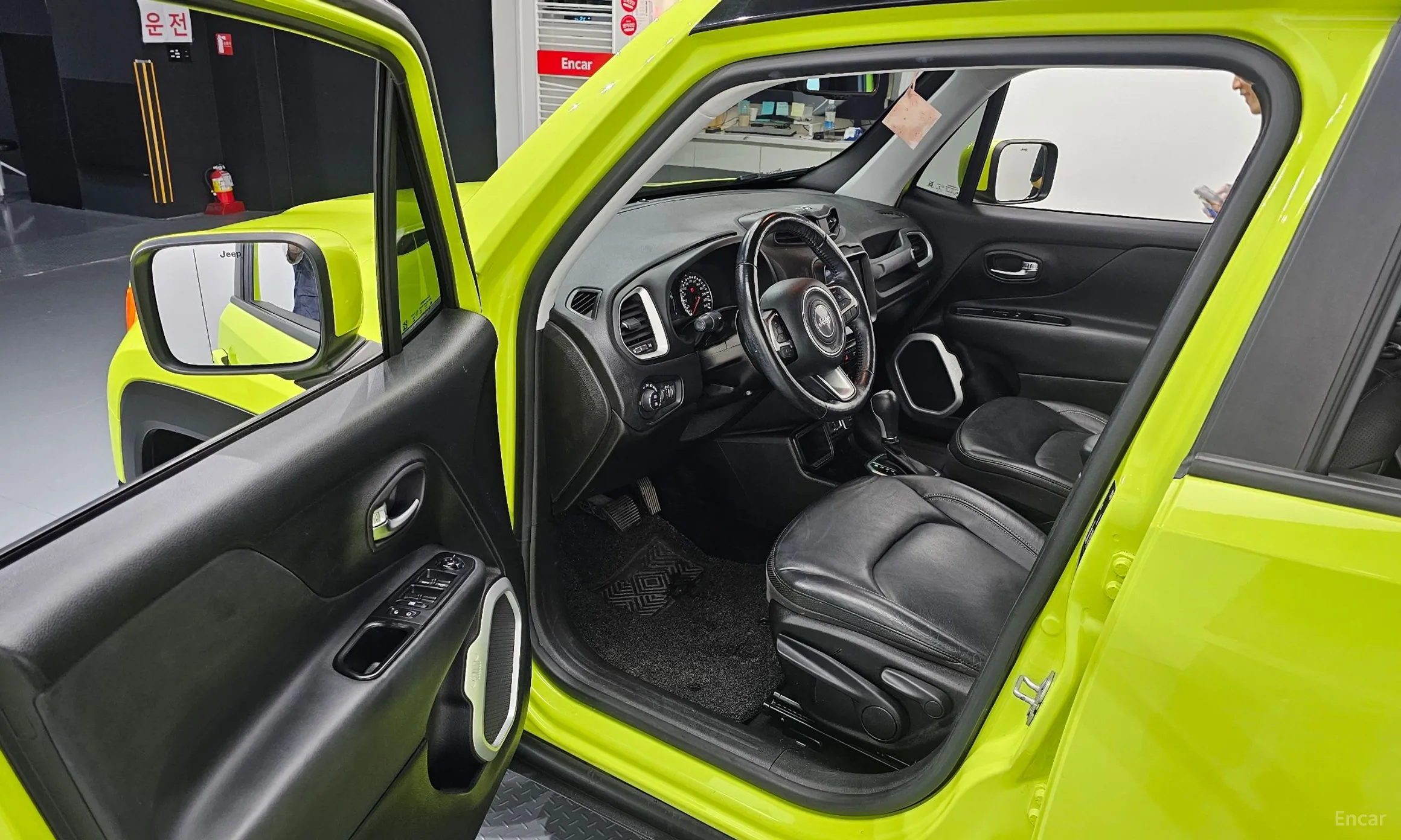 Jeep Renegade превью 10