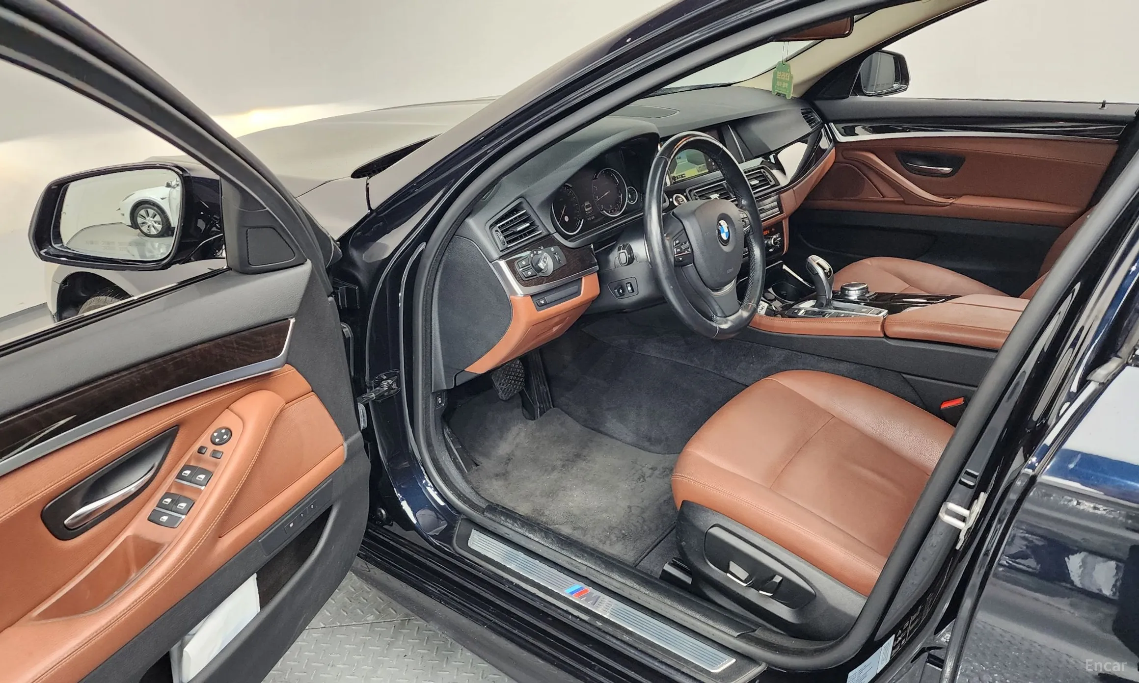 BMW 5 Series (F10) превью 10