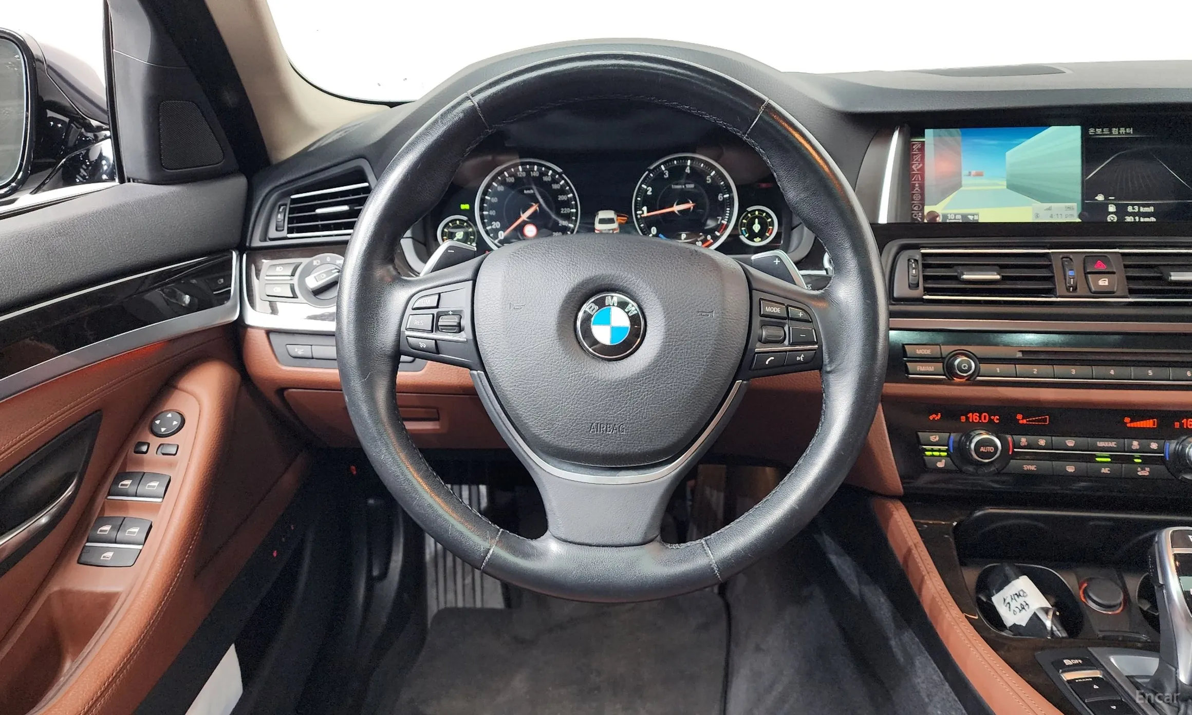 BMW 5 Series (F10) превью 13