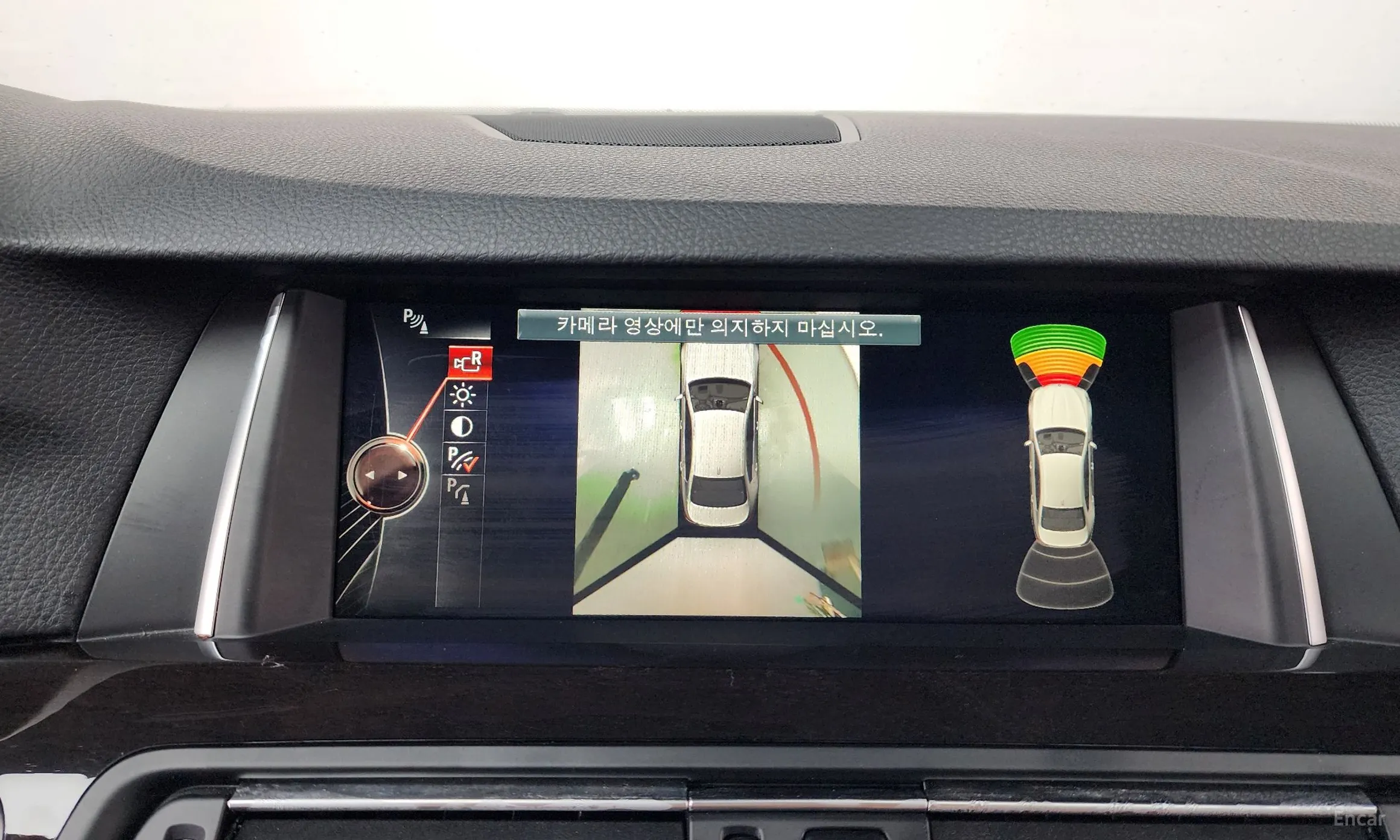 BMW 5 Series (F10) превью 14