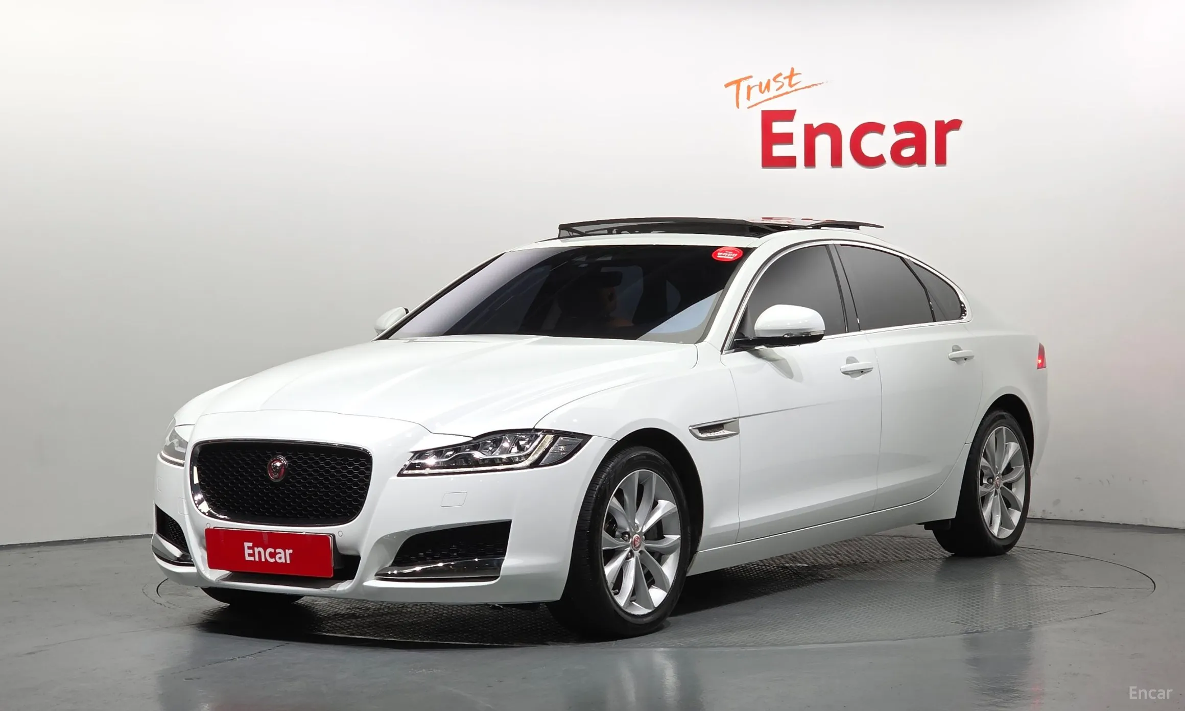 Jaguar XF (x260)
