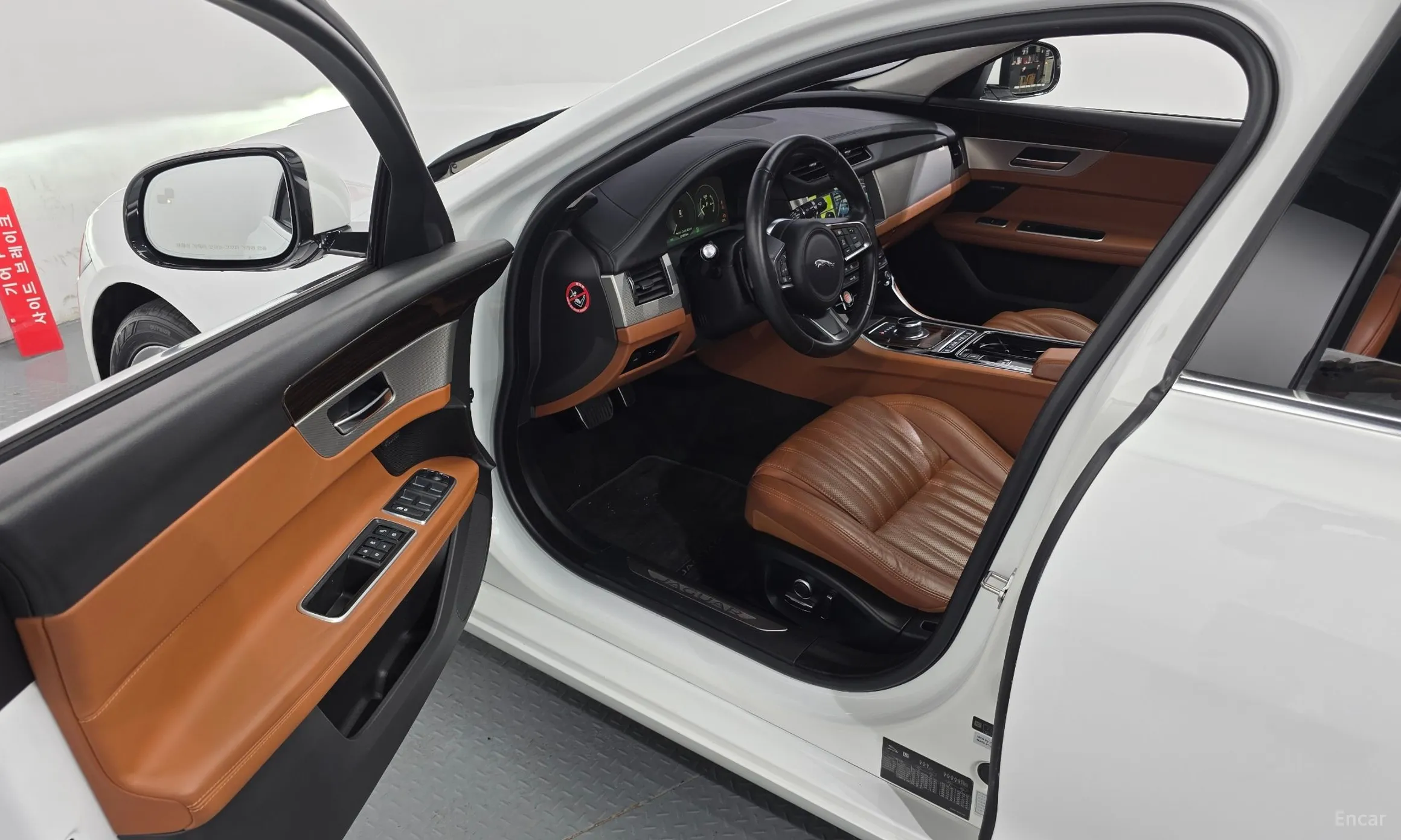 Jaguar XF (x260) превью 10