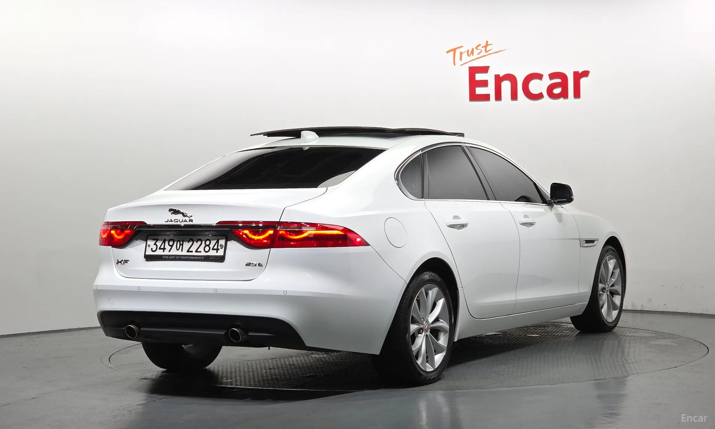 Jaguar XF (x260)