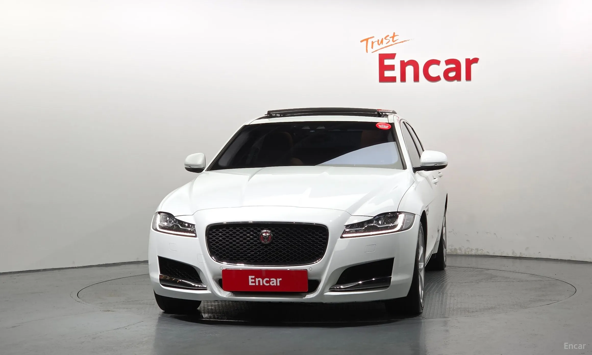 Jaguar XF (x260) превью 3