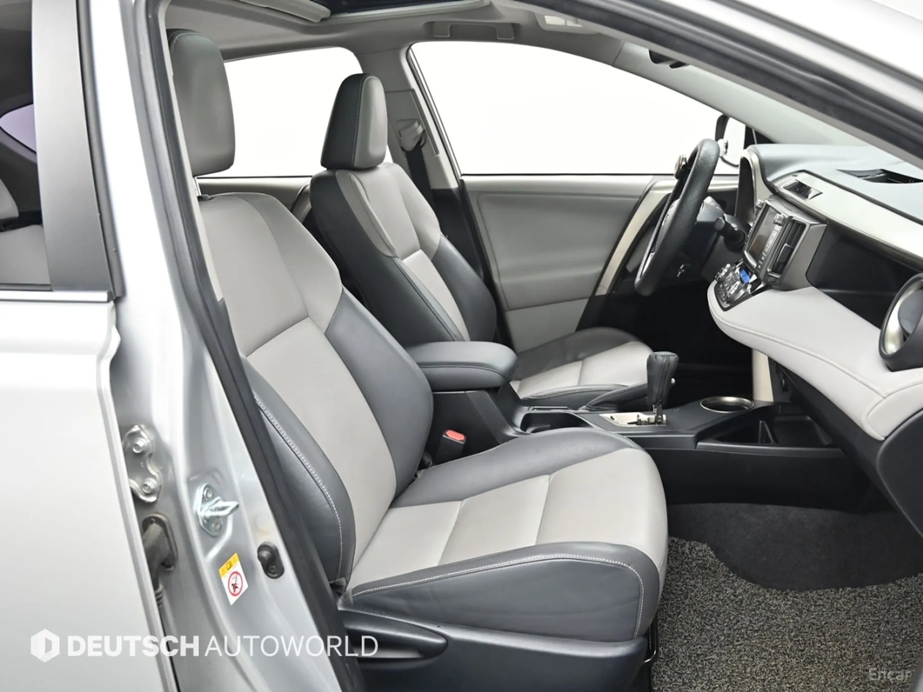 Toyota RAV4 превью 10