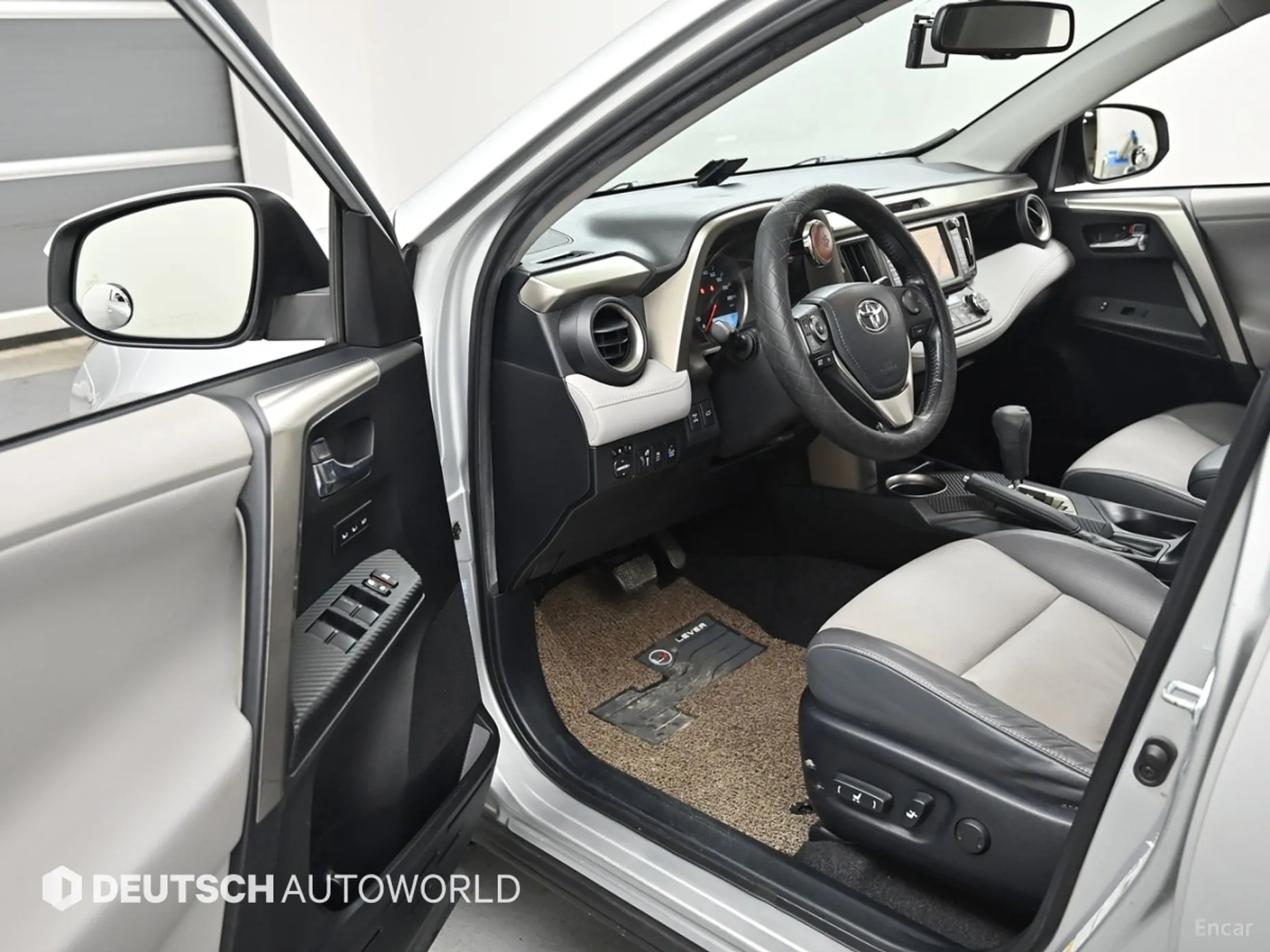 Toyota RAV4 превью 11