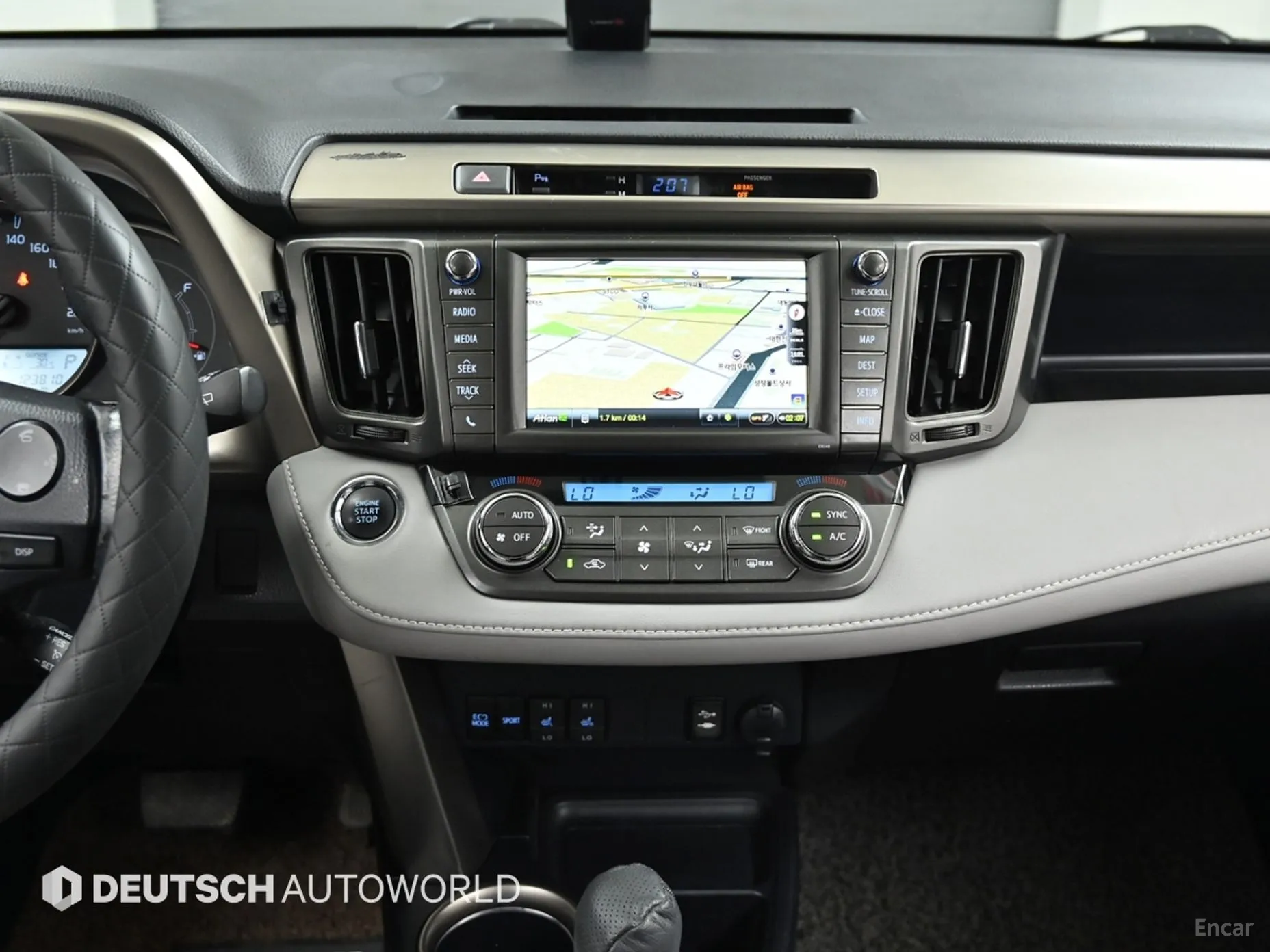 Toyota RAV4 превью 14
