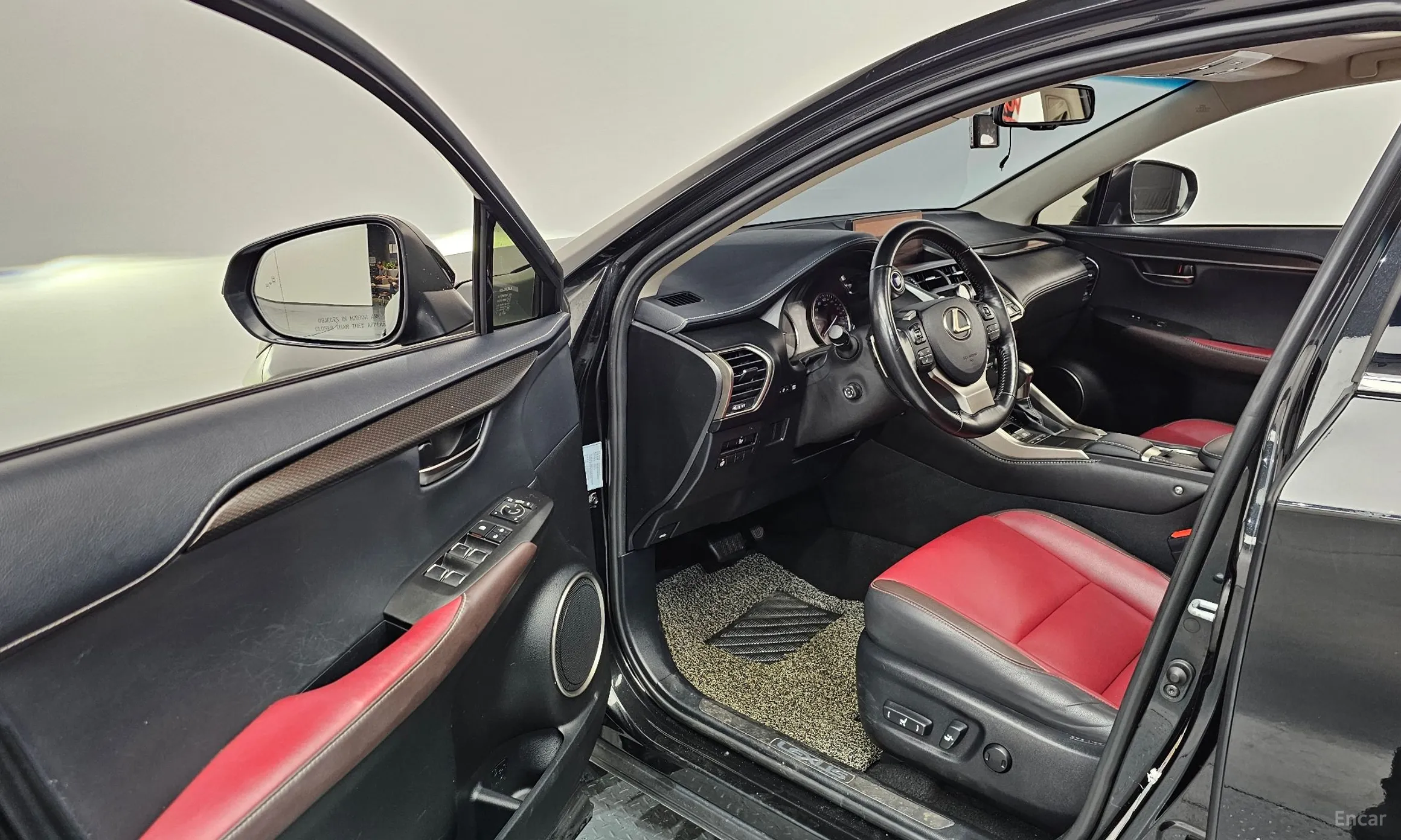 Lexus NX300h превью 10