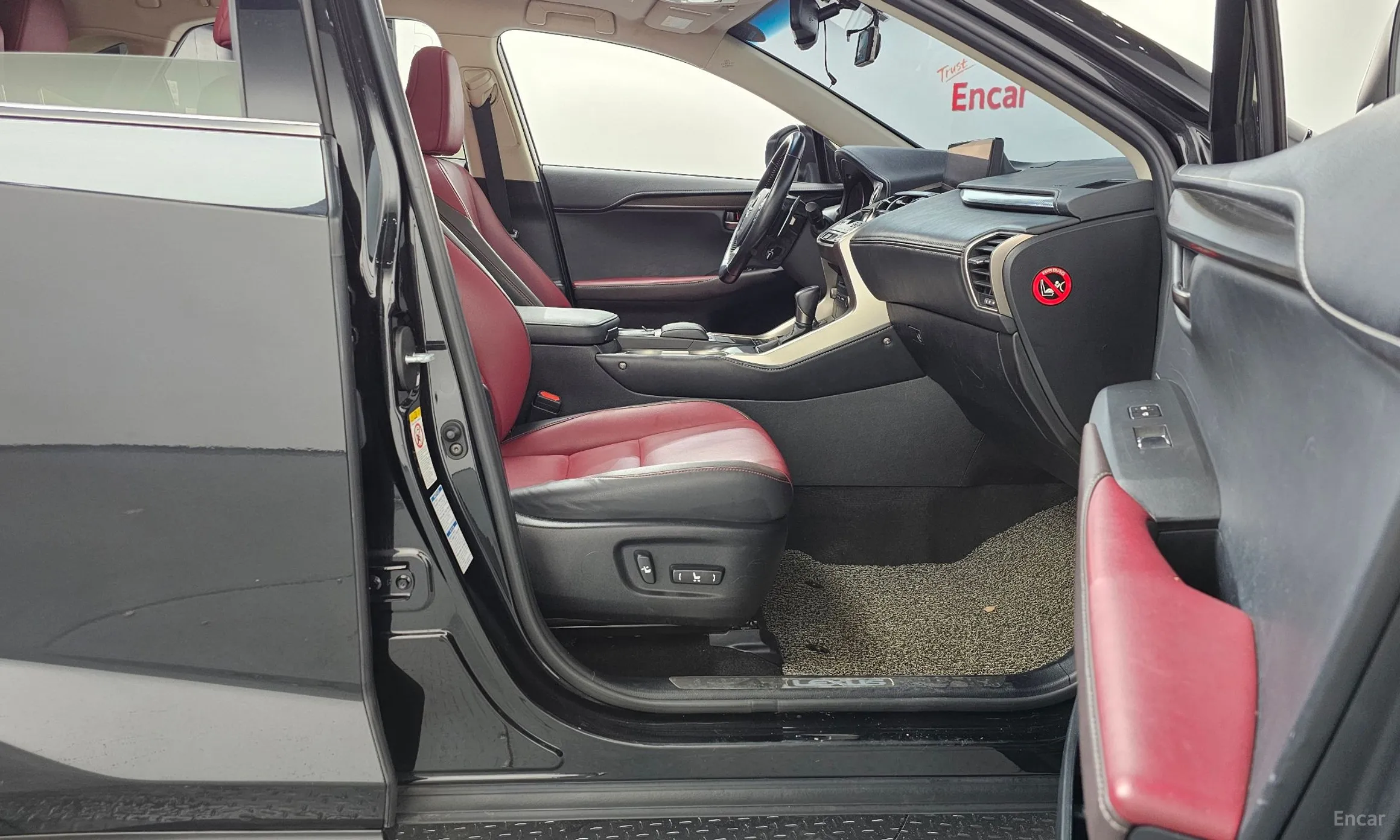 Lexus NX300h превью 11