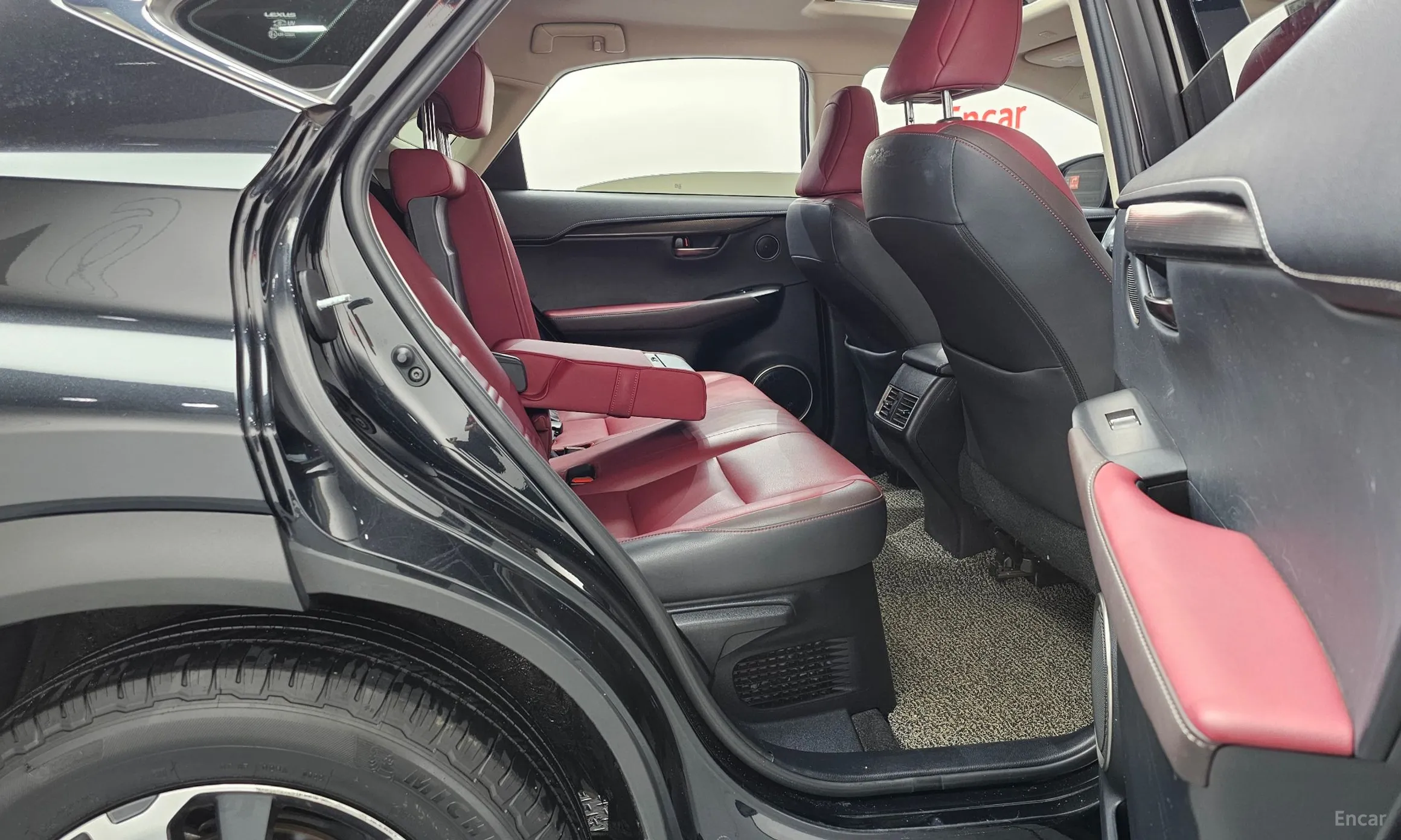 Lexus NX300h превью 12