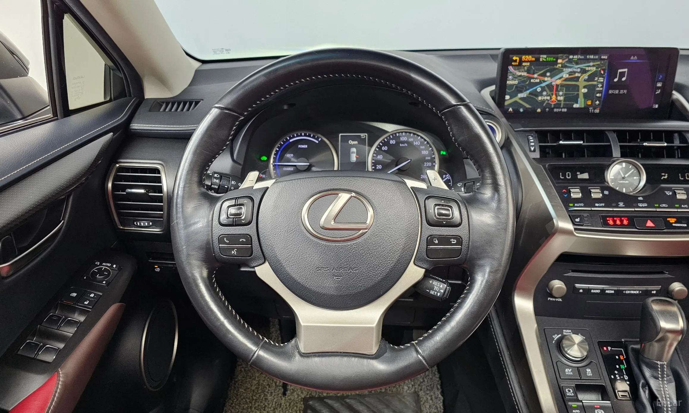 Lexus NX300h превью 13