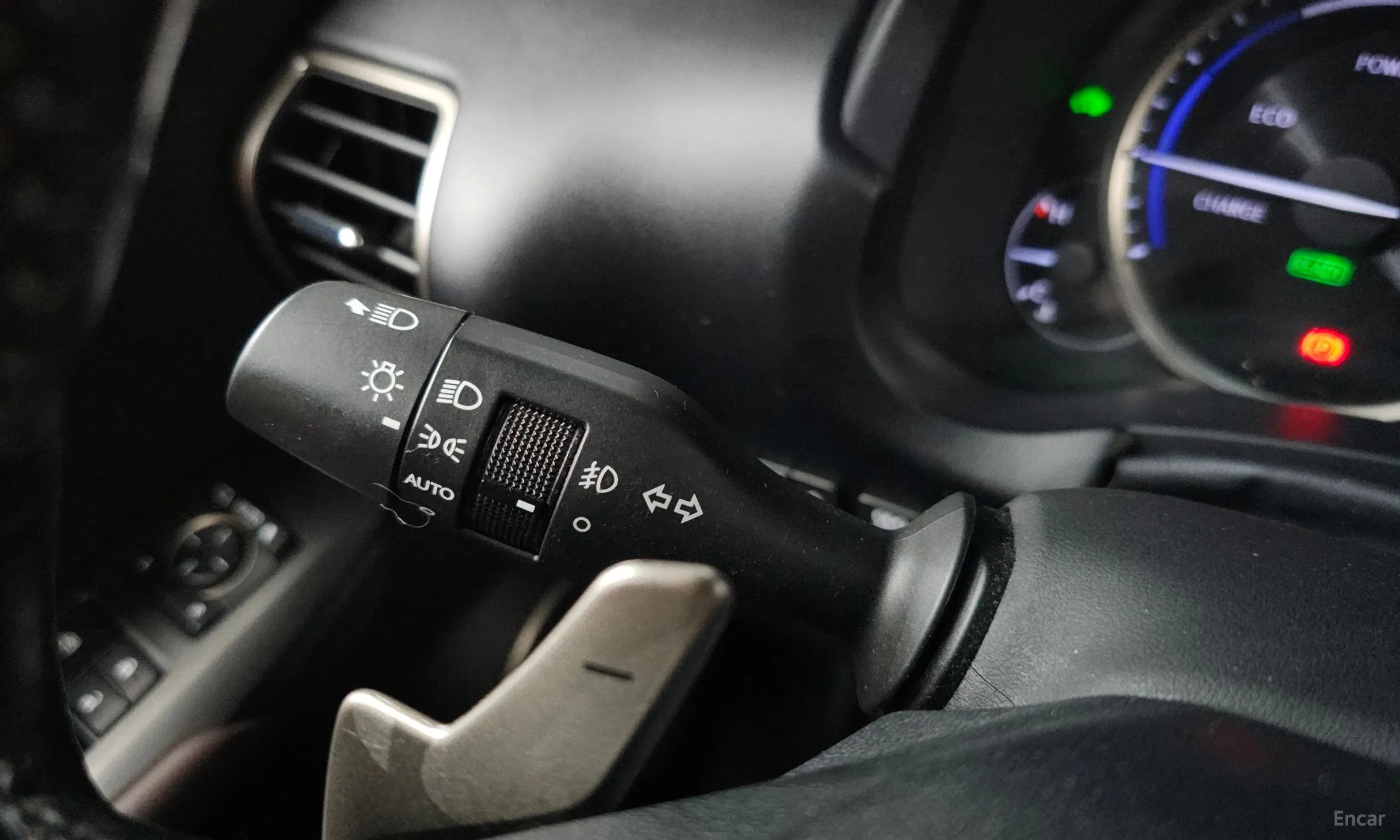 Lexus NX300h превью 17