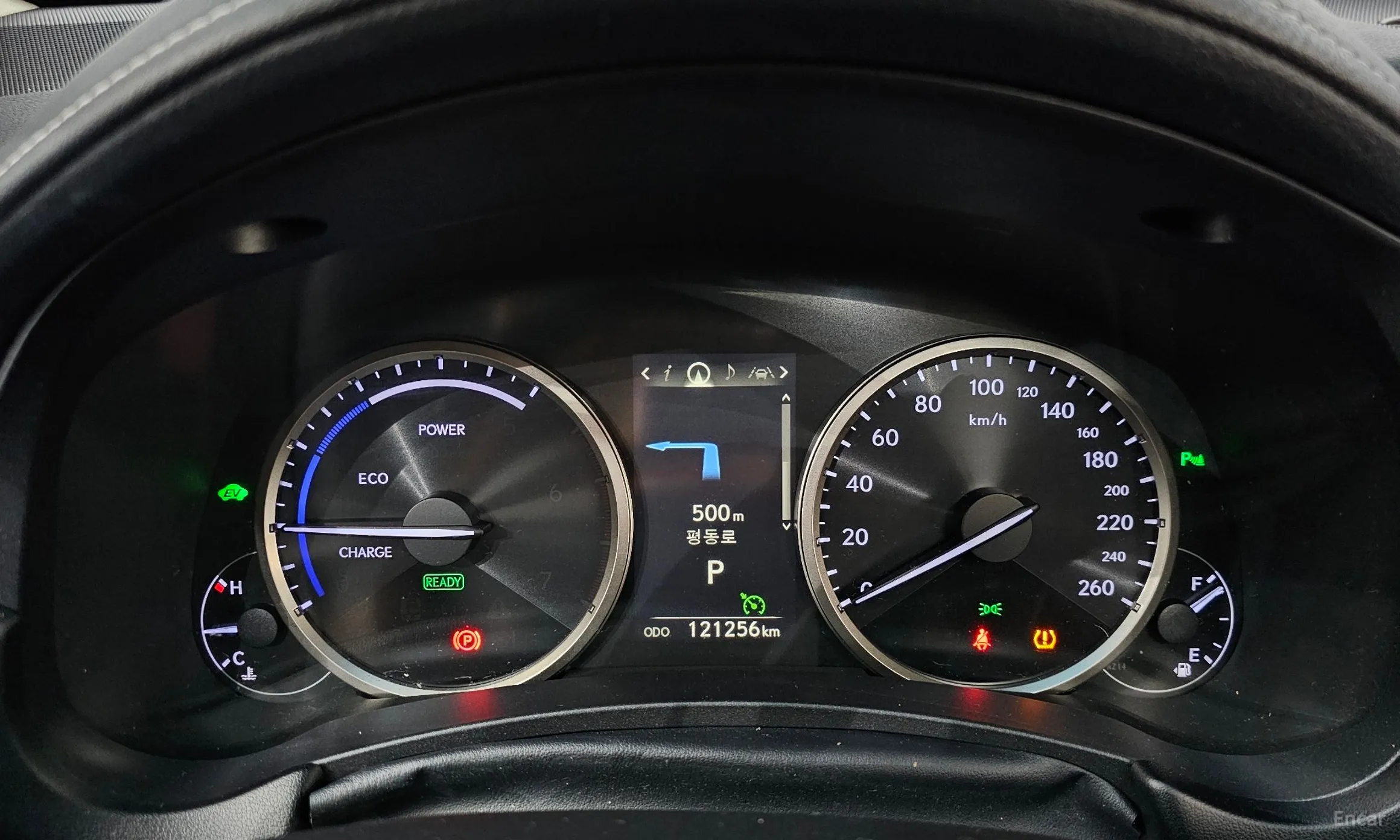 Lexus NX300h превью 8