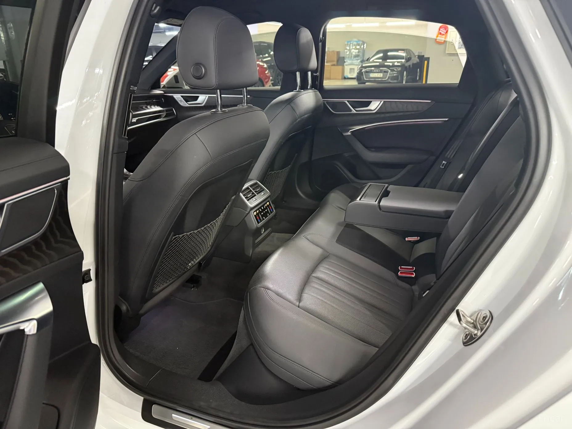 Audi A6 (C8) превью 9