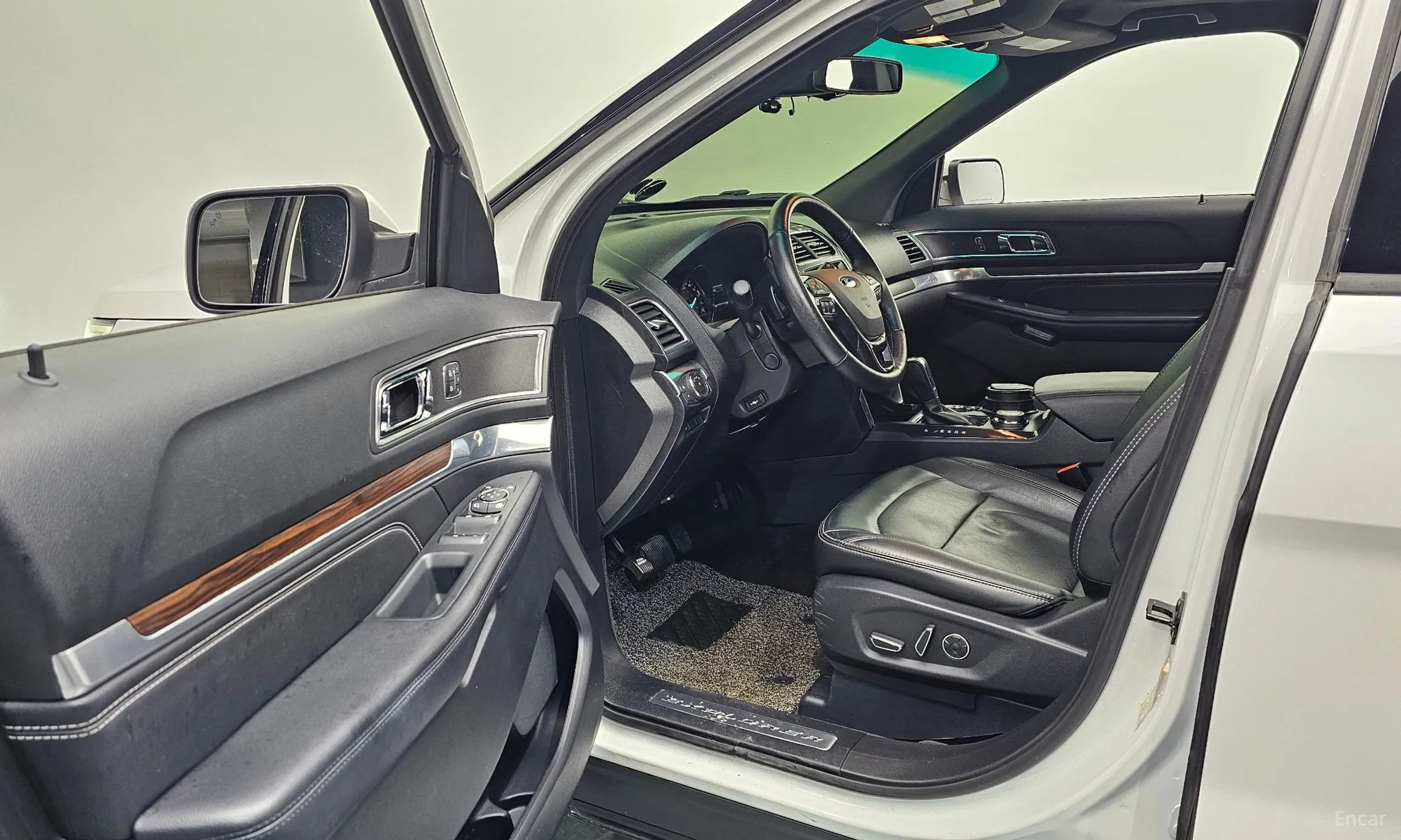 Ford Explorer превью 10
