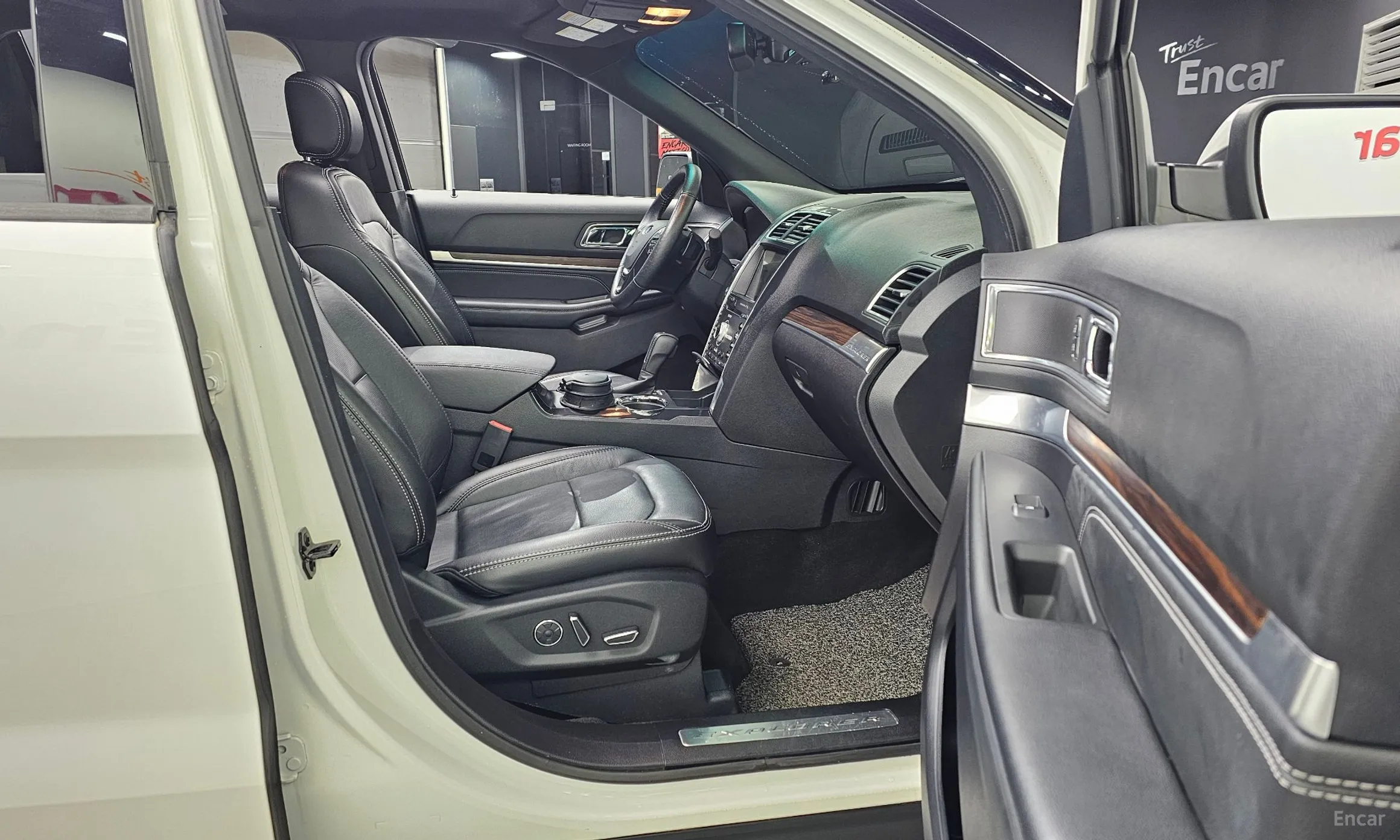 Ford Explorer превью 11