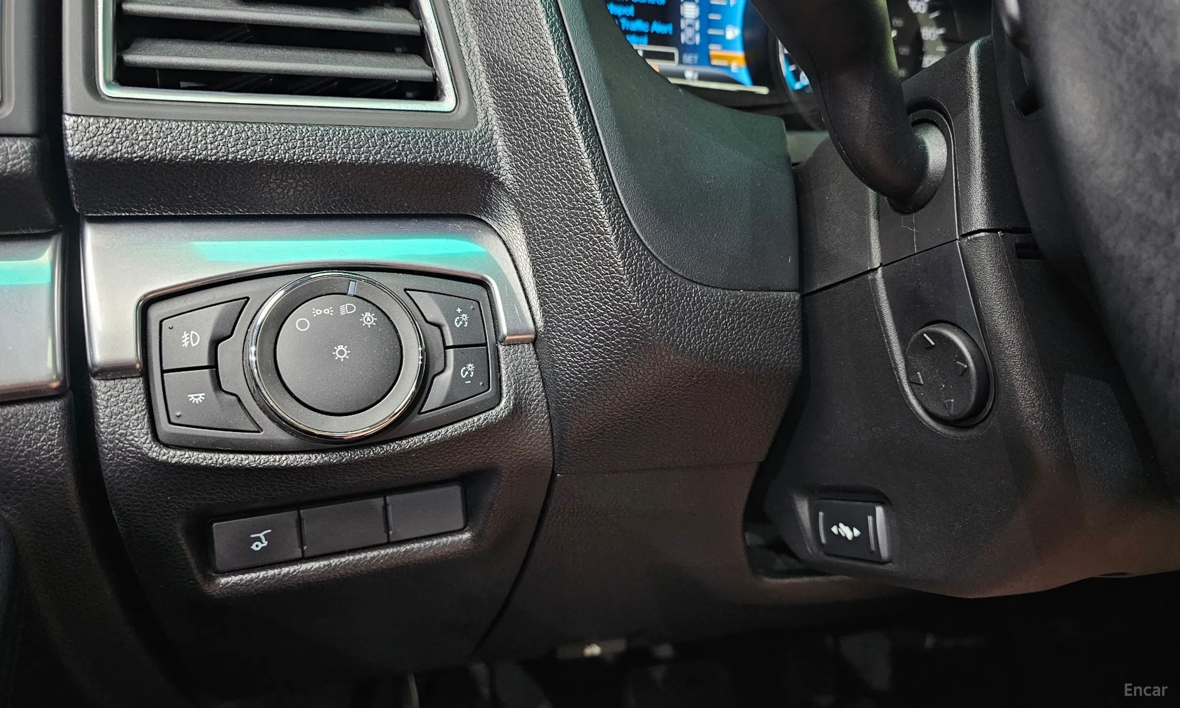 Ford Explorer превью 17