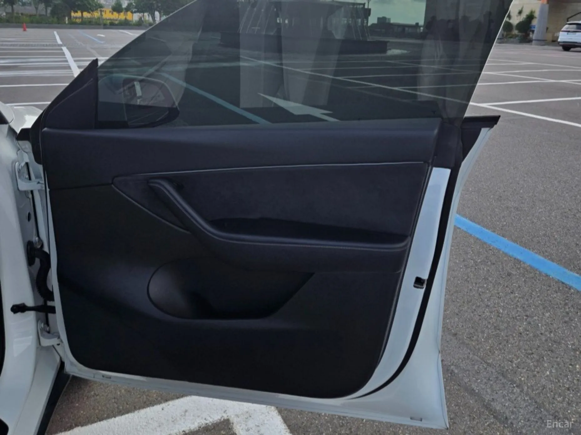 Tesla Model Y превью 14