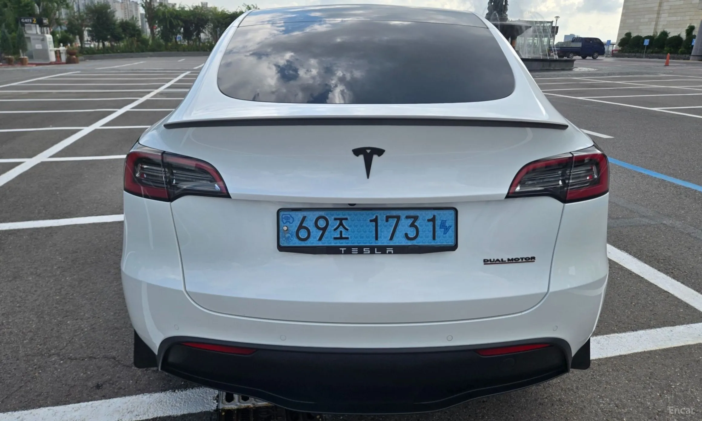 Tesla Model Y превью 18