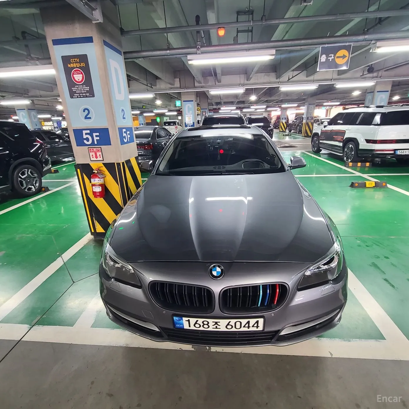 BMW 5 Series (F10) превью 12