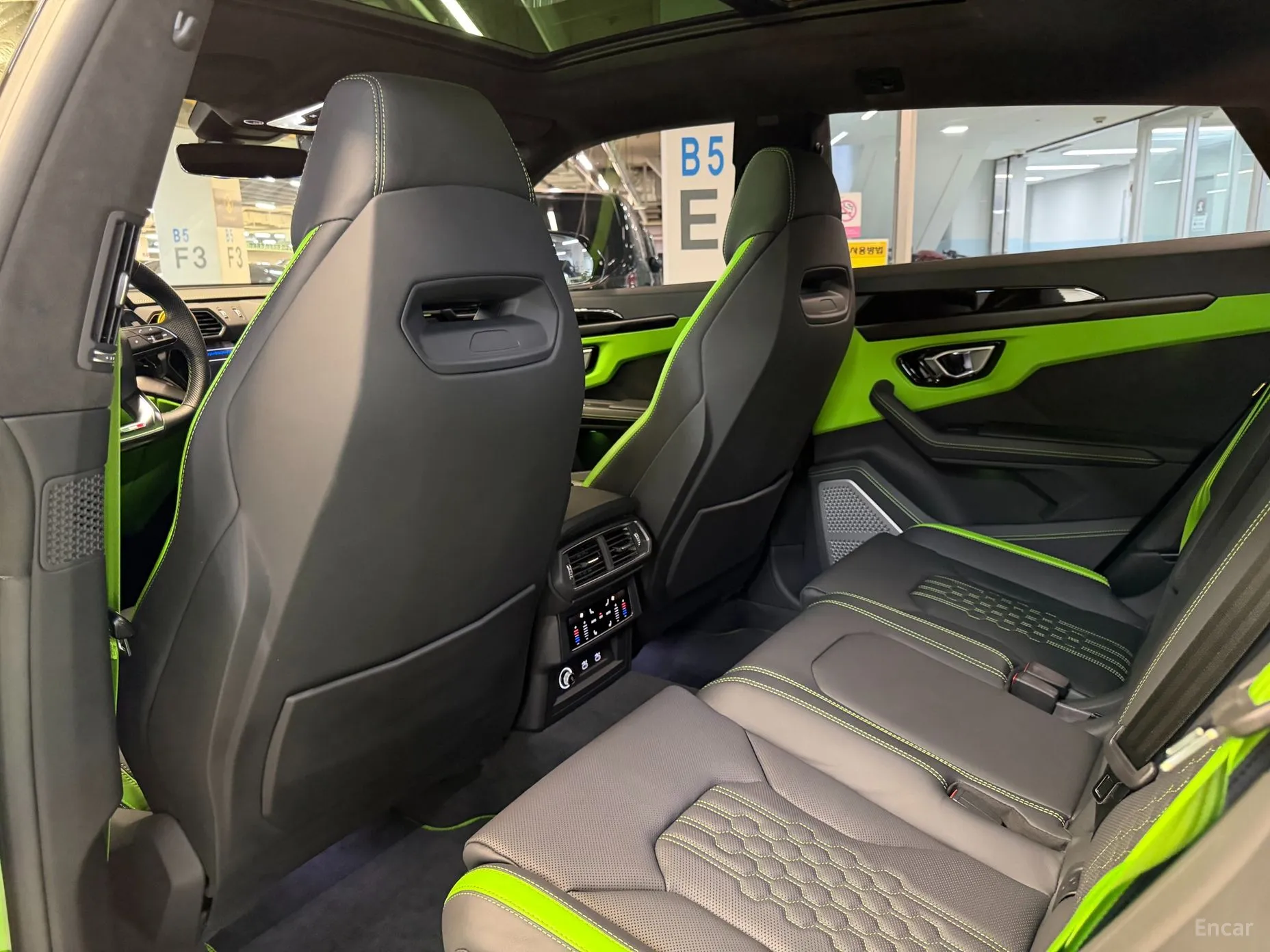 Lamborghini Urus превью 15