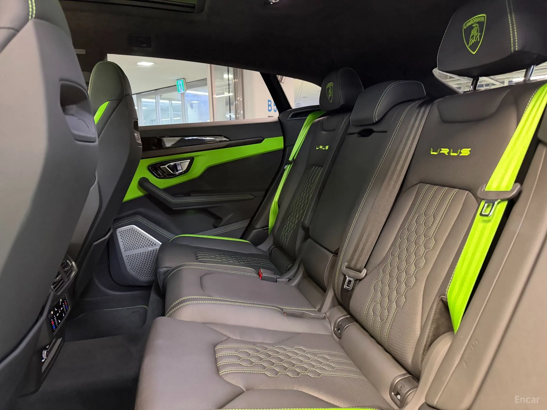 Lamborghini Urus превью 8