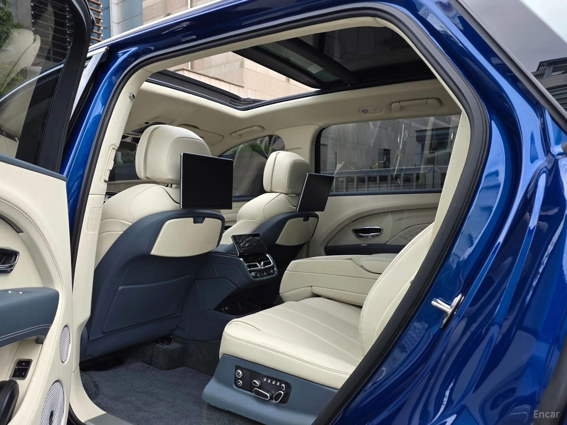 Bentley Bentayga превью 18