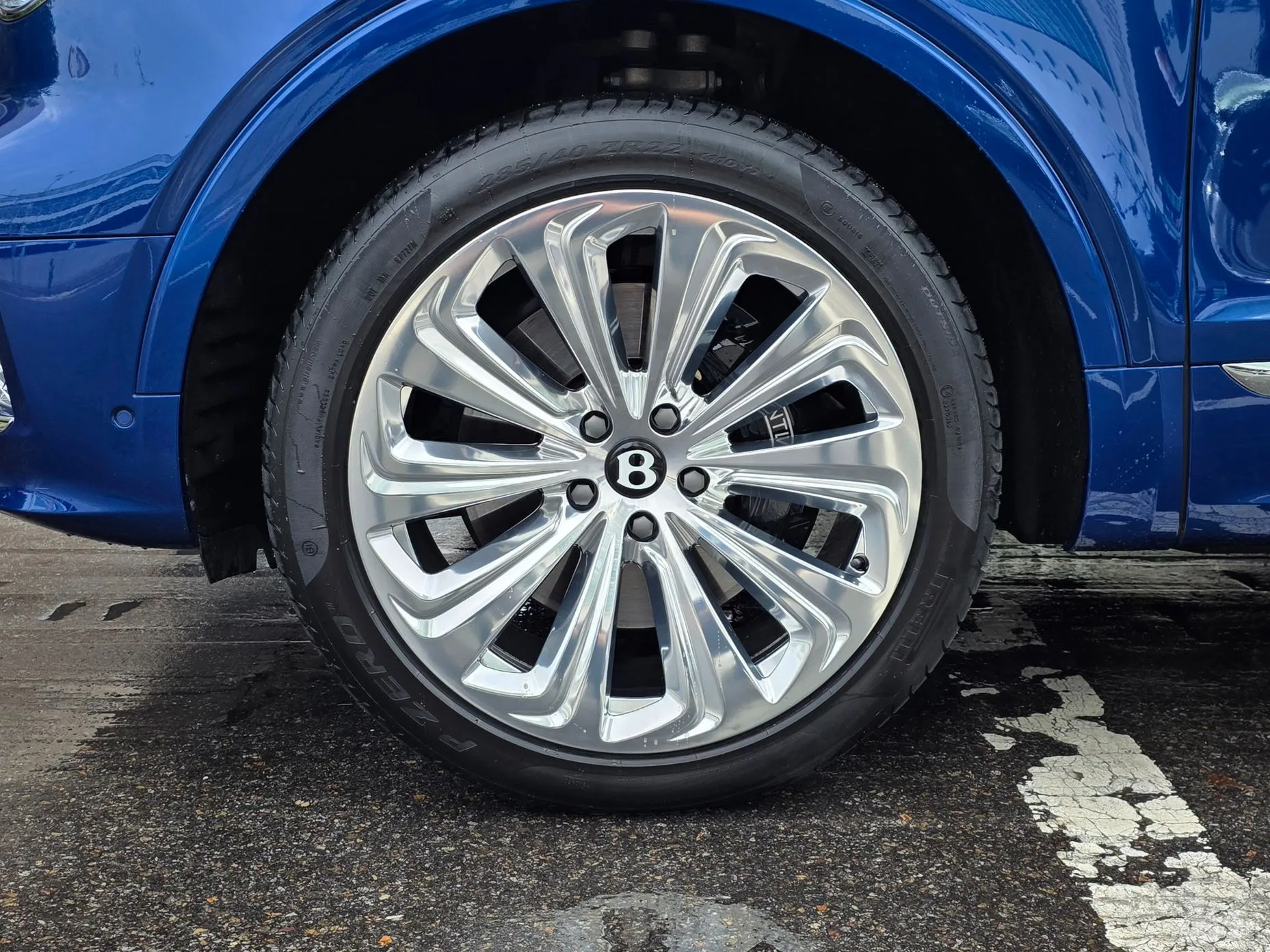 Bentley Bentayga превью 5