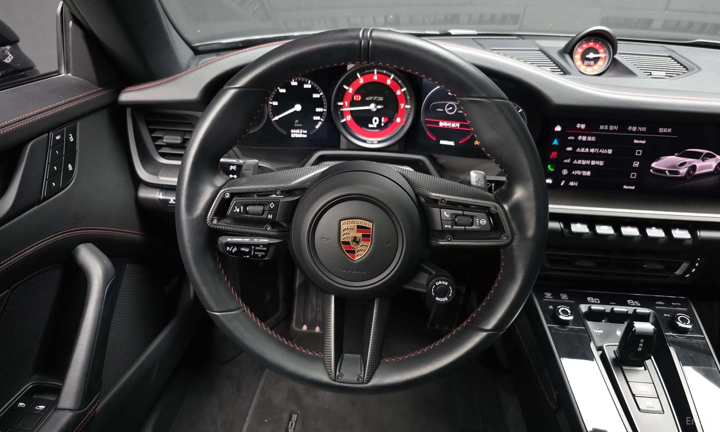 Porsche 911 (992) превью 13