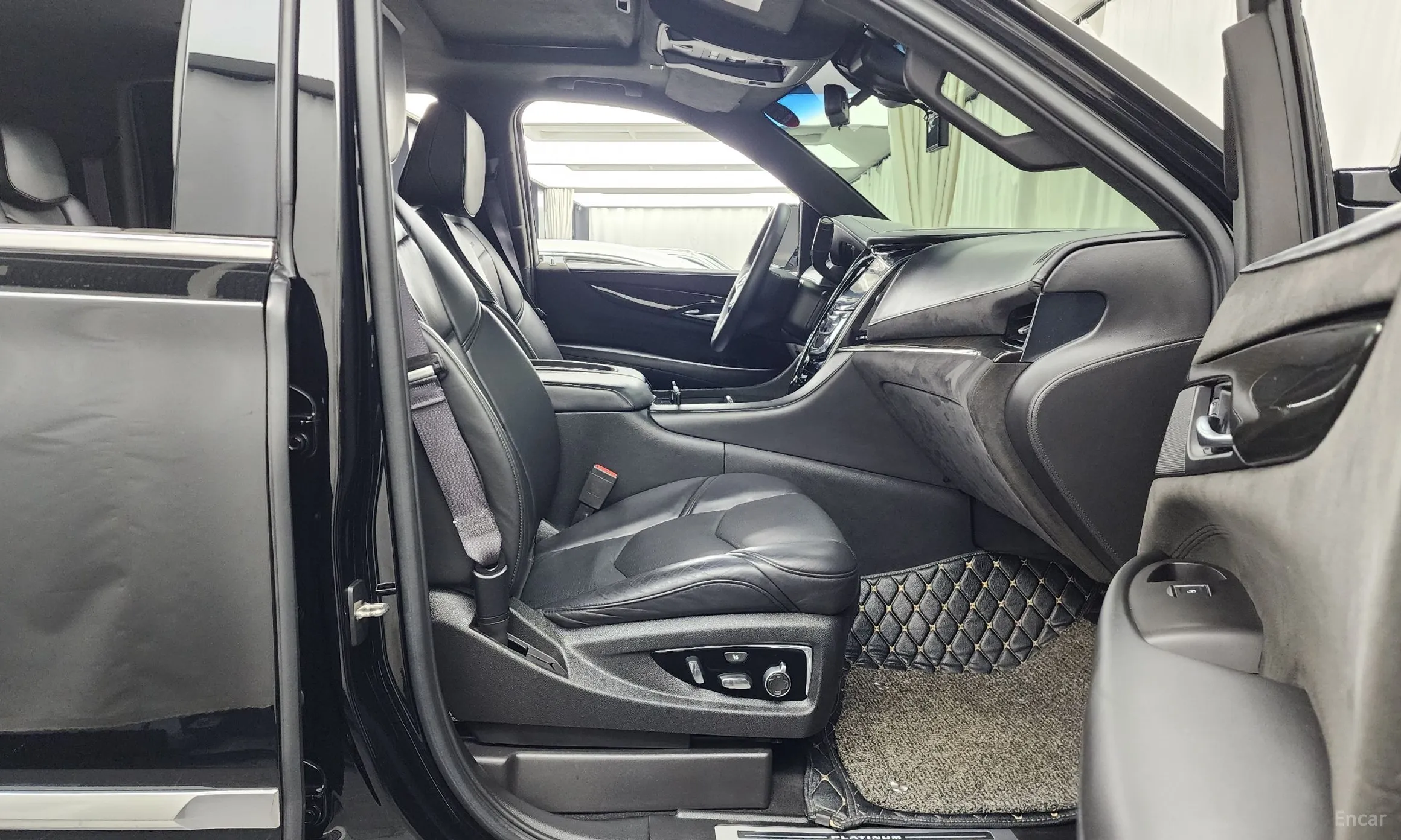 Cadillac Escalade превью 11
