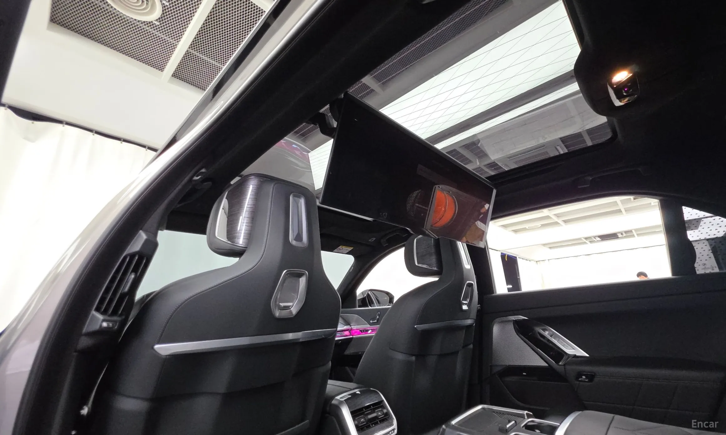 BMW 7 Series (G70) превью 18